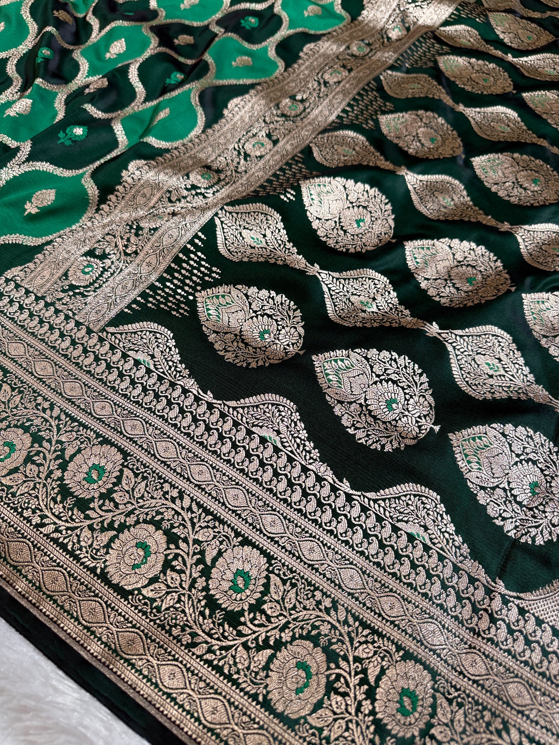 Green & Black Rangkaat Banarasi Mashru Silk Saree with Jacquard Woven Jaal Pattern MKS033