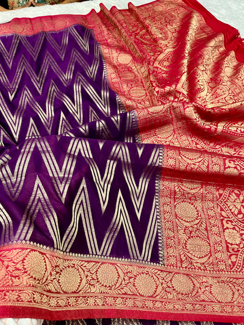 Chinon Silk Zig Zag Design Magenta with Rani Color Saree CN09