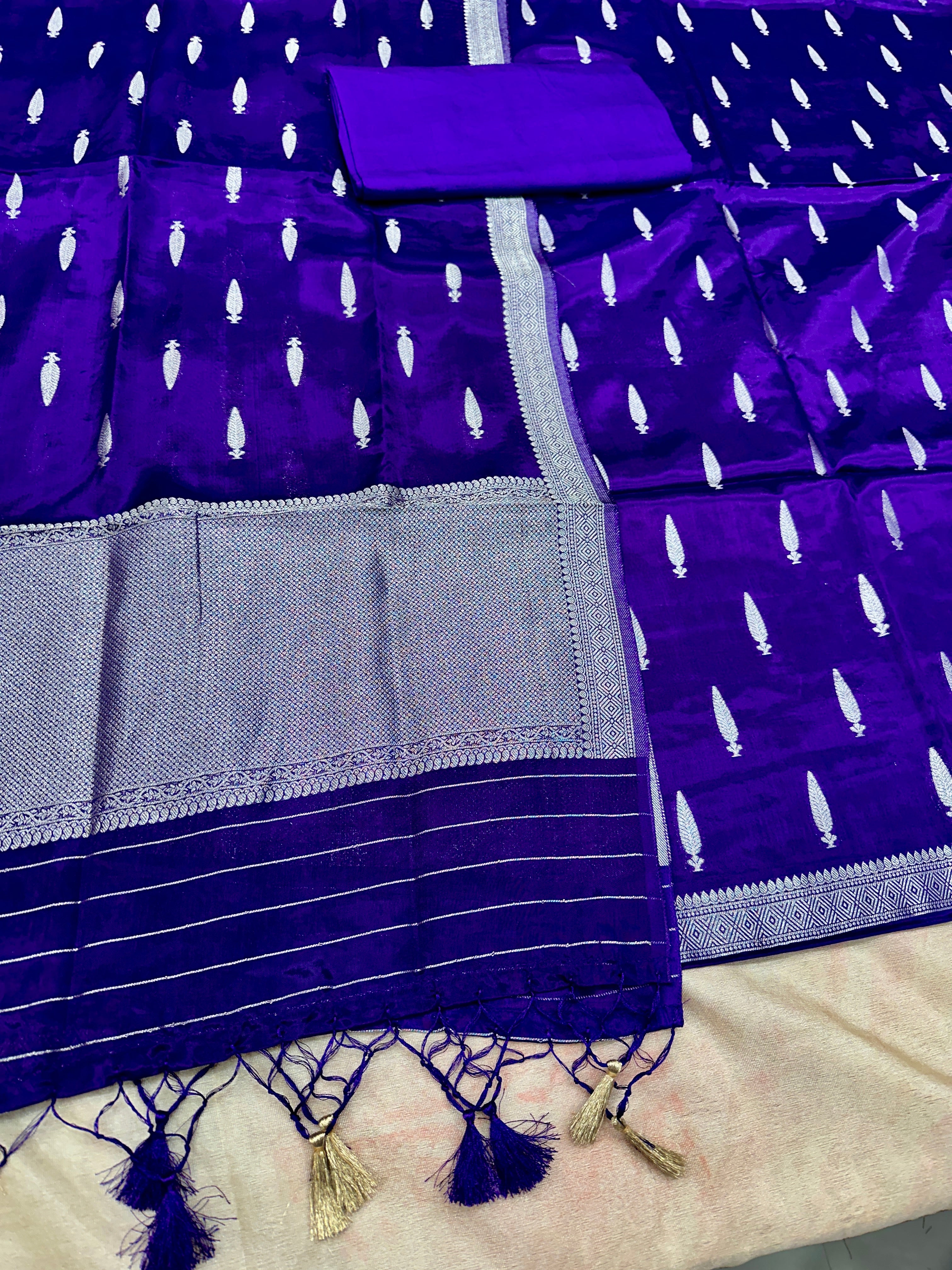 ✨ Banarasi Jacquard Gap Buti HO Silk 3-Piece Unstitched Dress Material MSS19