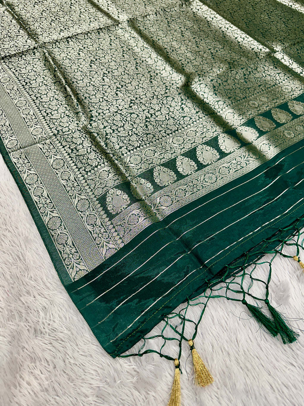 ✨ Banarasi Jacquard Gap Buti HO Silk 3-Piece Unstitched Dress Material MSS15