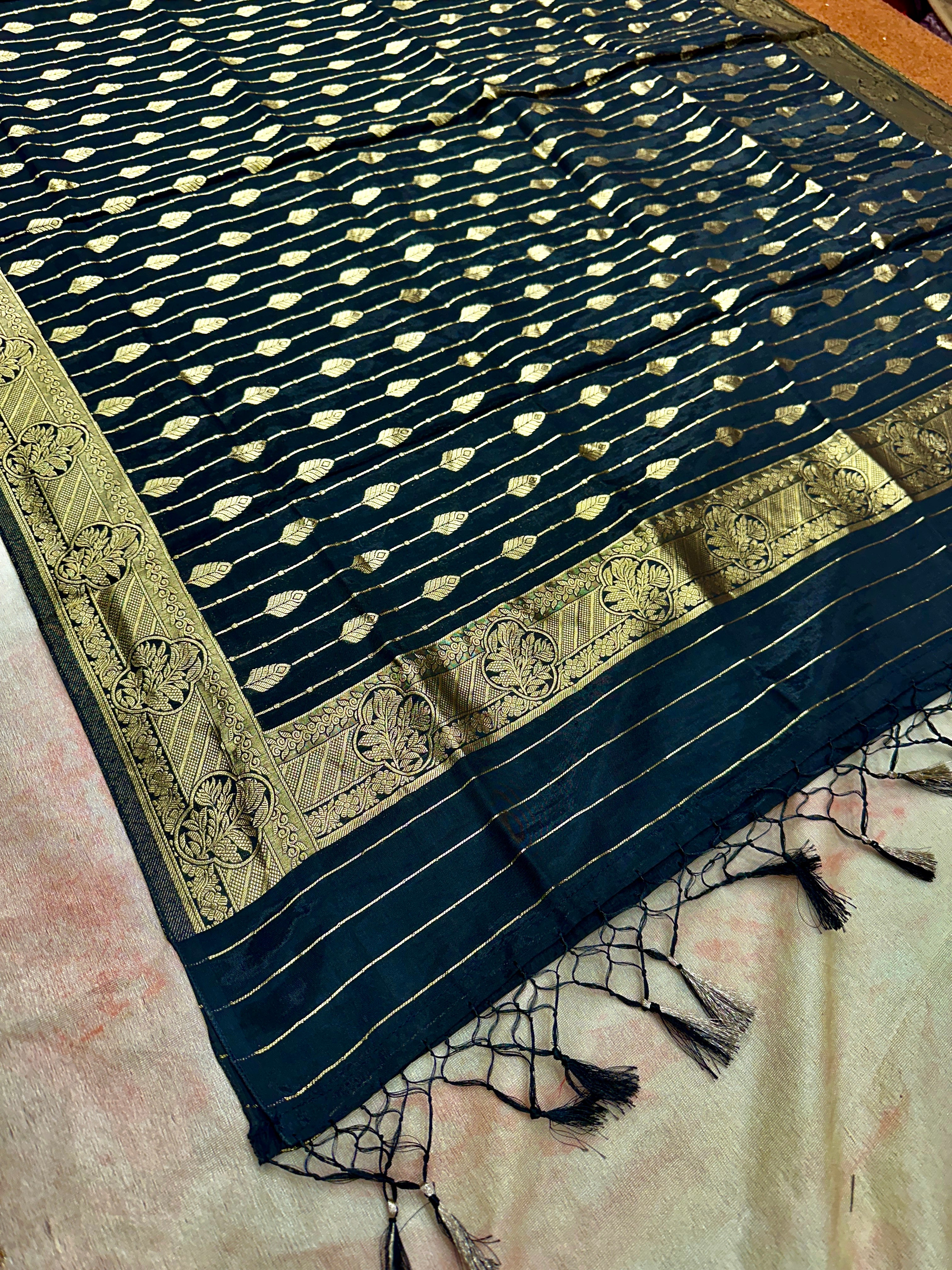 ✨ Banarasi Jacquard Gap Buti HO Silk 3-Piece Unstitched Dress Material MSS21
