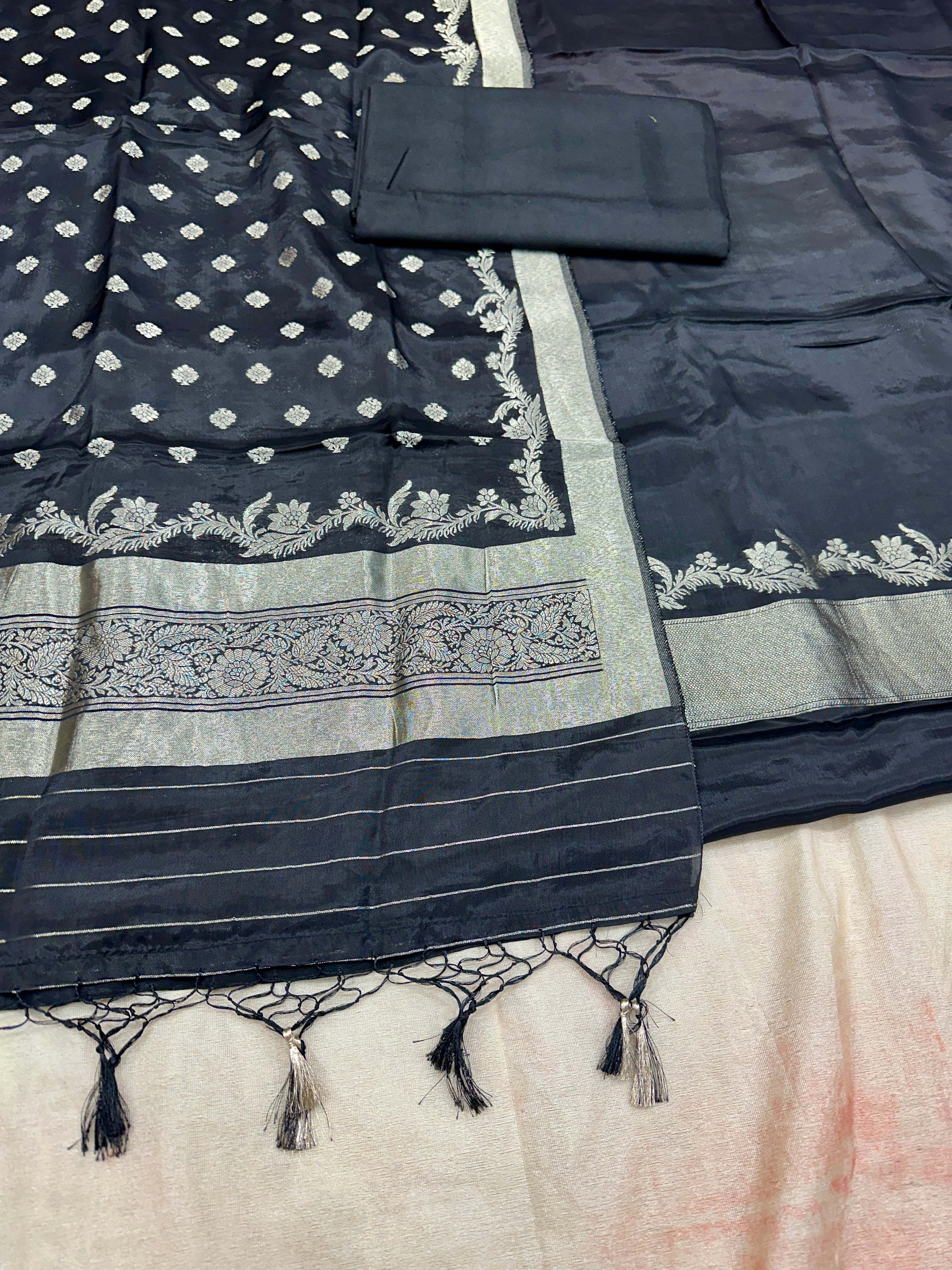 ✨ Banarasi Jacquard Gap Buti HO Silk 3-Piece Unstitched Dress Material MSS20