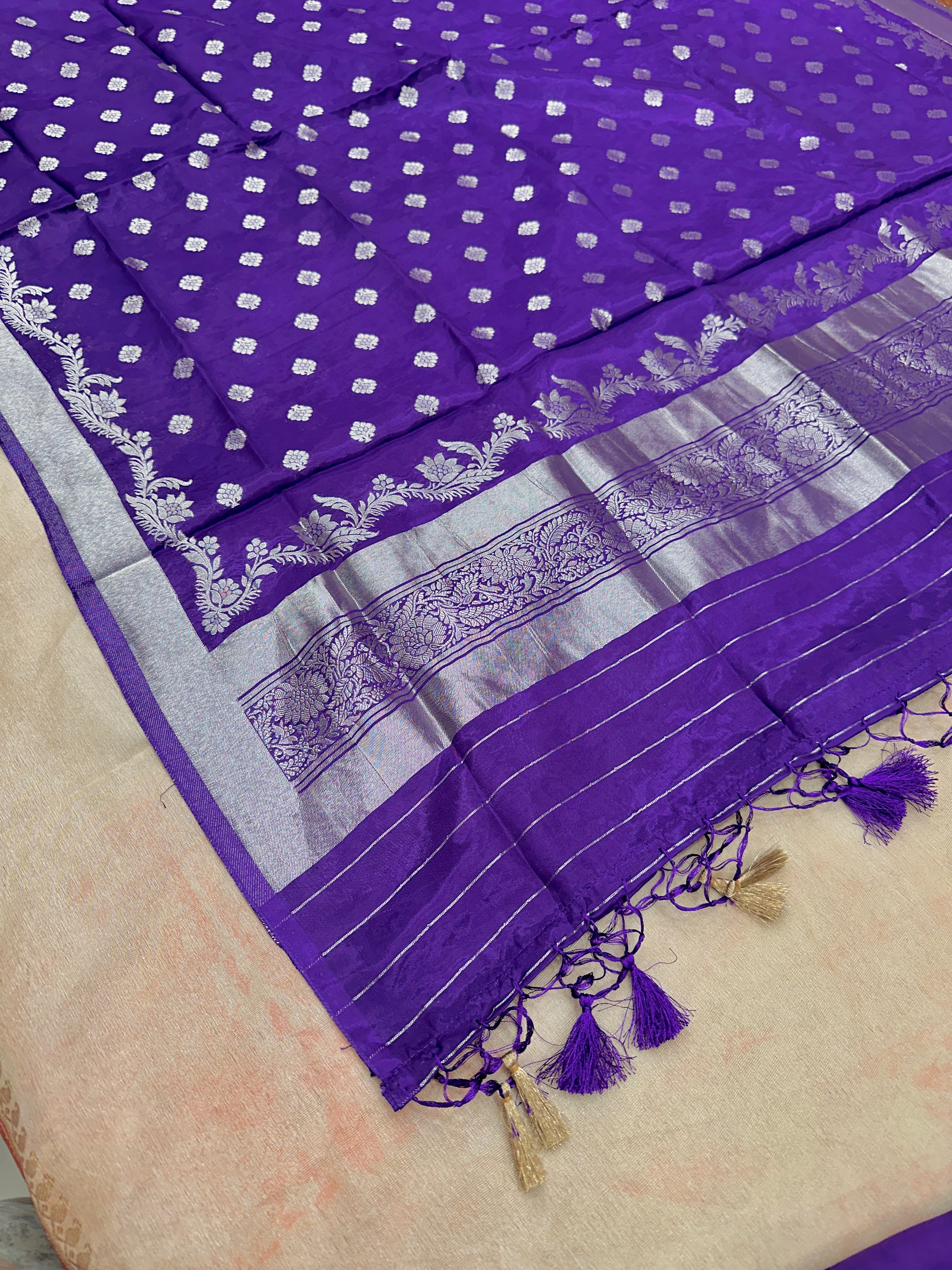 ✨ Banarasi Jacquard Gap Buti HO Silk 3-Piece Unstitched Dress Material MSS20