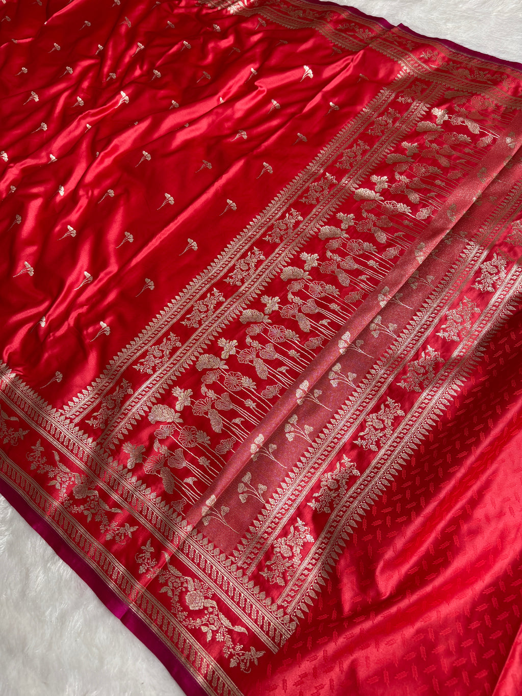 Red Banarasi Mashru Silk Saree with Jacquard Woven Flower Buta & Rich Rupa Sona Zari Detailing MKS086