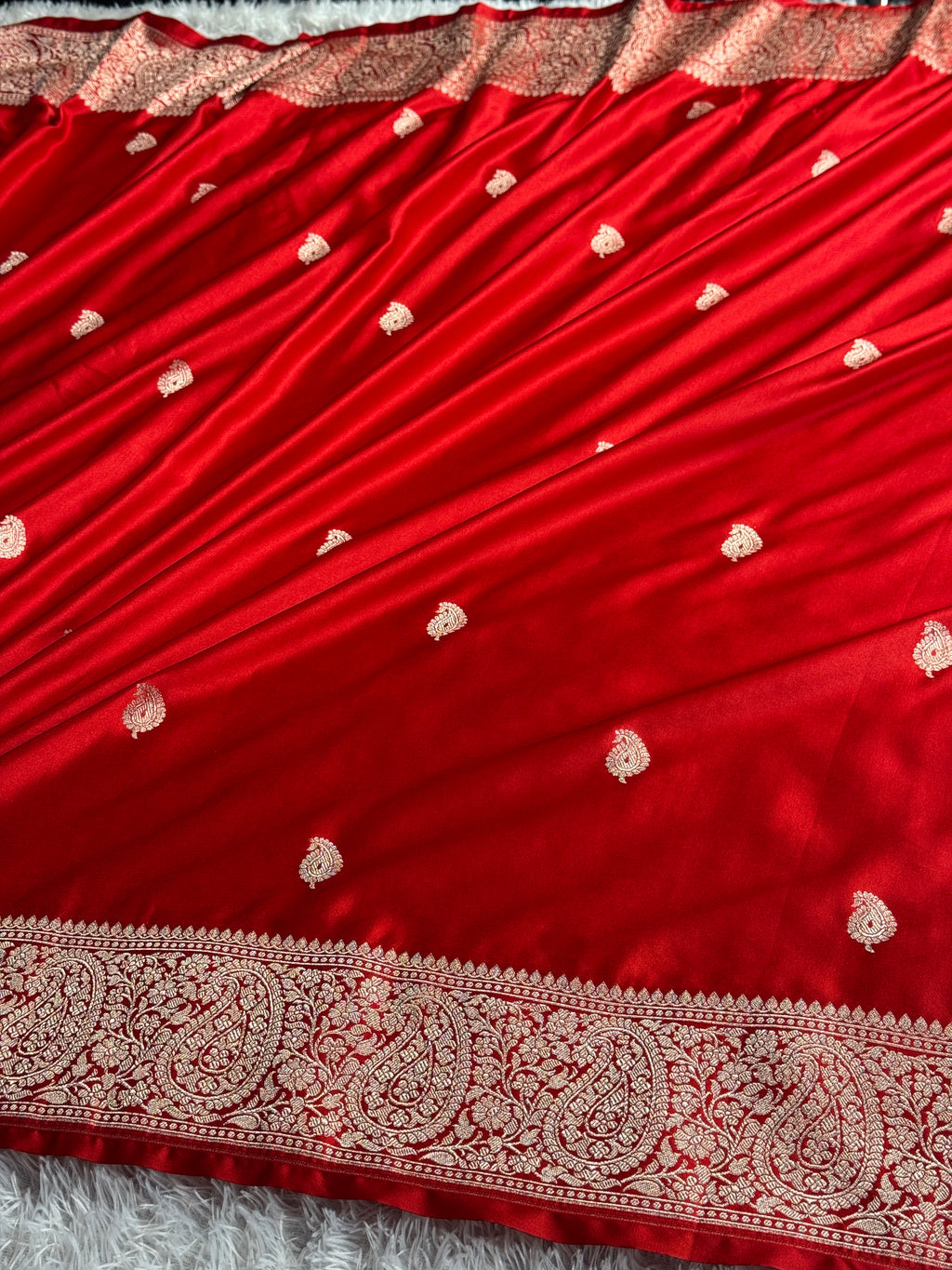 Red Mashru Kataan Silk Saree with All Over Buta Woven Design & Rich Zari Pallu | MKS698