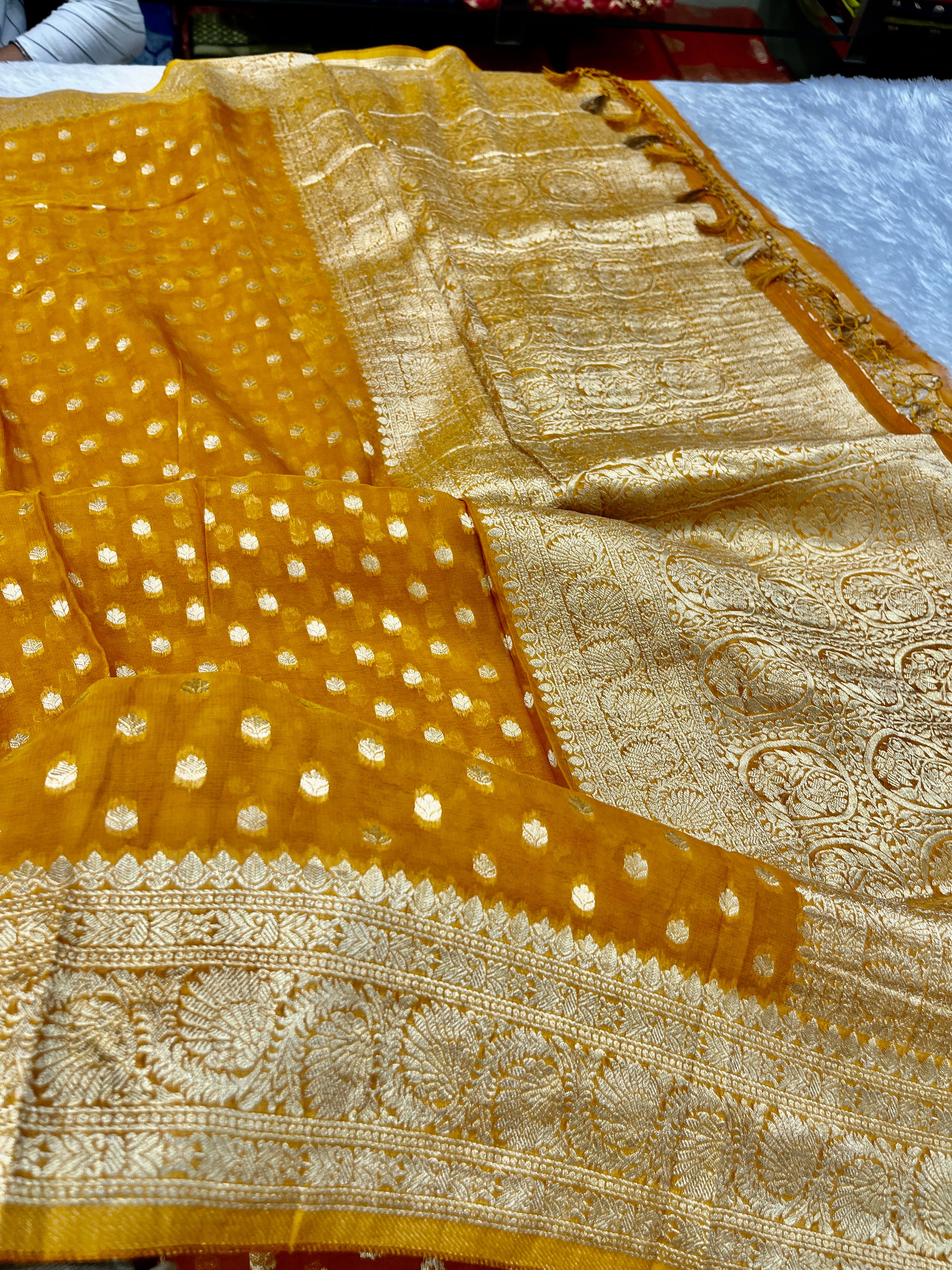 Banarsi Pure Natural Georgette Four flower Buti Design VSG02