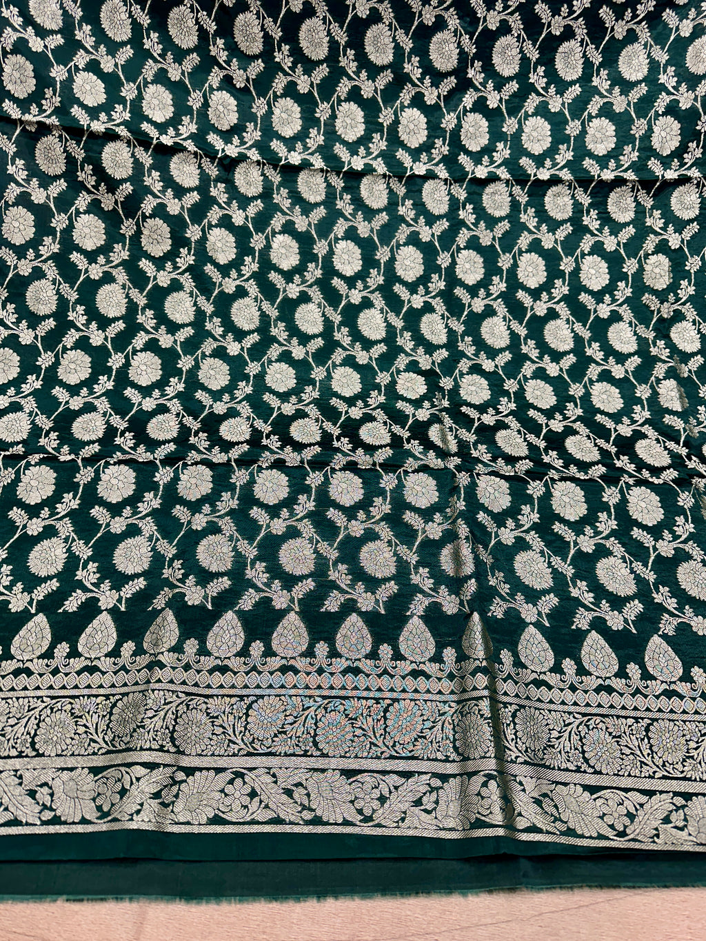✨ Banarasi Jacquard Gap Buti HO Silk 3-Piece Unstitched Dress Material MSS23