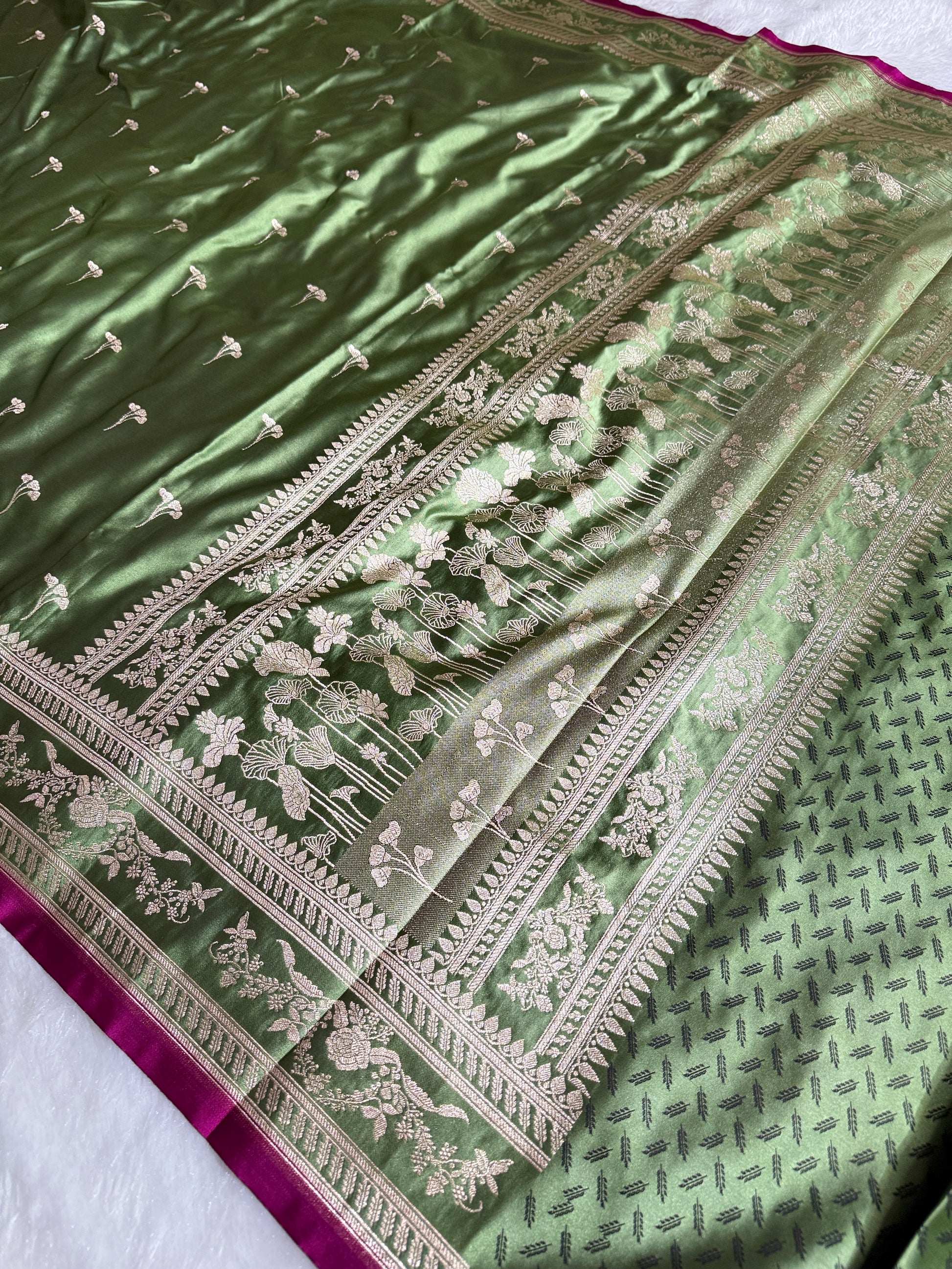 Pista Green Banarasi Mashru Silk Saree with Jacquard Woven Flower Buta & Rupa Sona Zari Finish MKS086