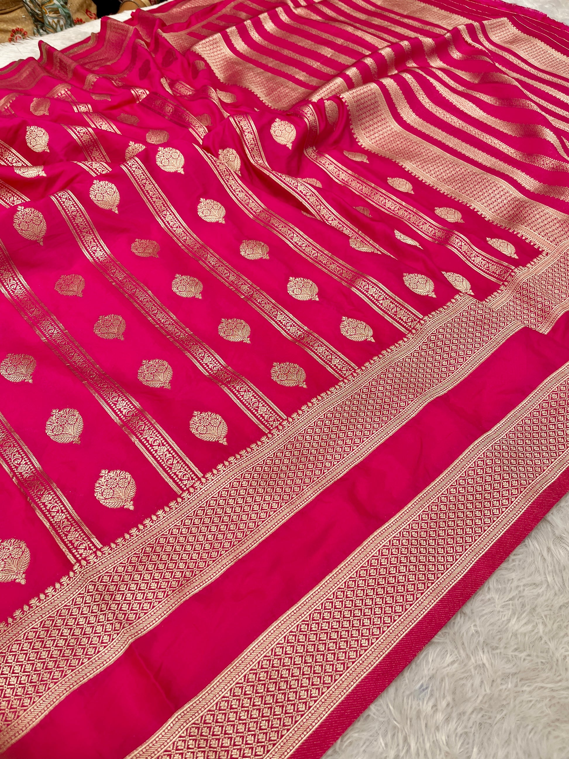 Chinon Silk Horizontal Buta Design Rani Color Saree CN09