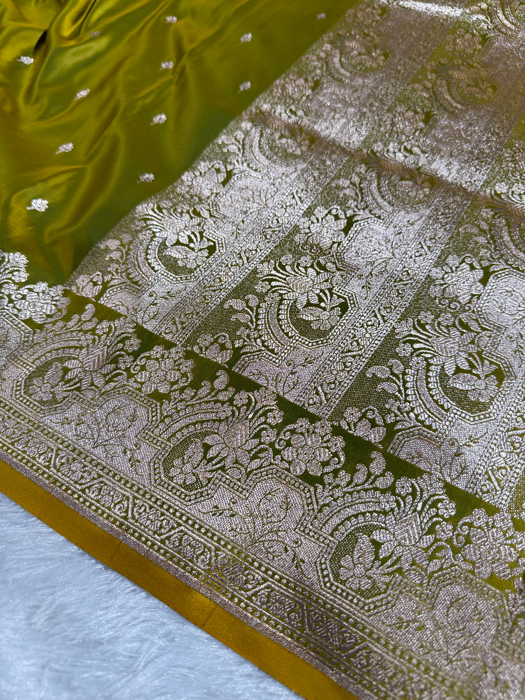 Lemon Banarasi Mashru Silk Saree with Jacquard Woven Chunri Design MKS023
