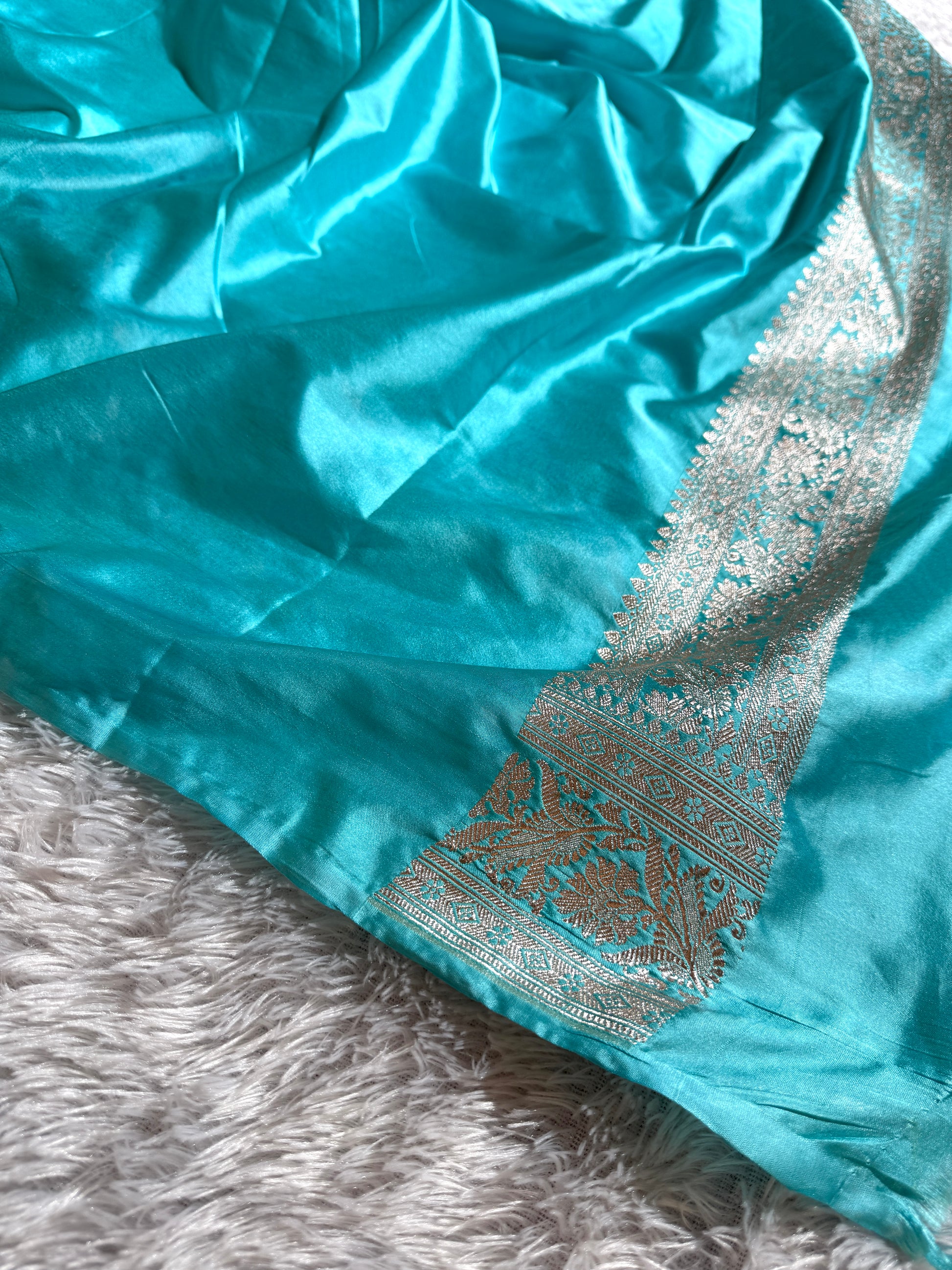 Mashru Kataan Silk Saree in Contrast Color MSK076