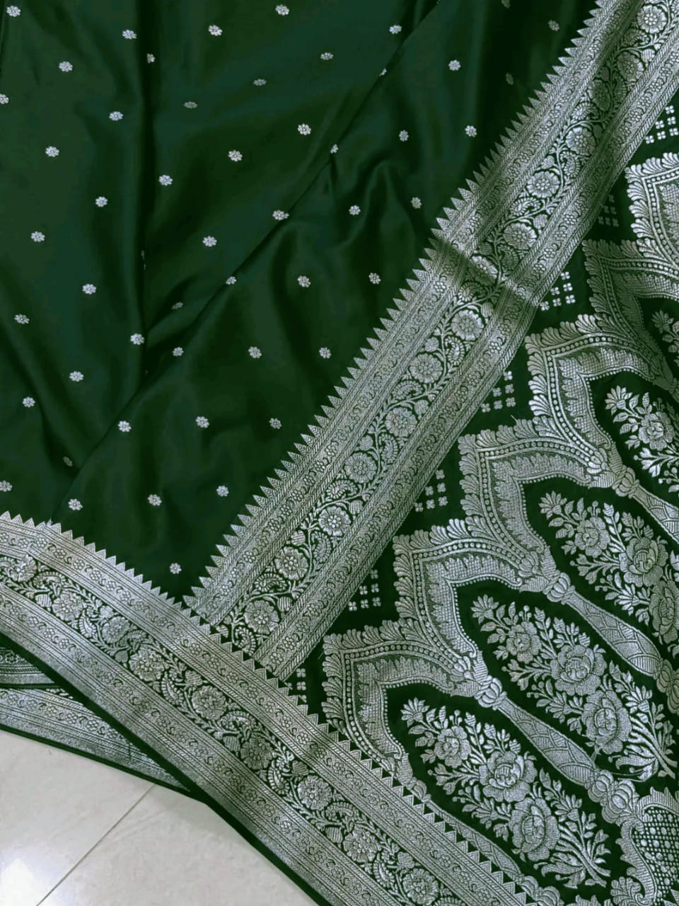 Premium Mashru Kataan Silk Saree with Star Buti Motifs and Luxurious Zari Pallu – MKS410