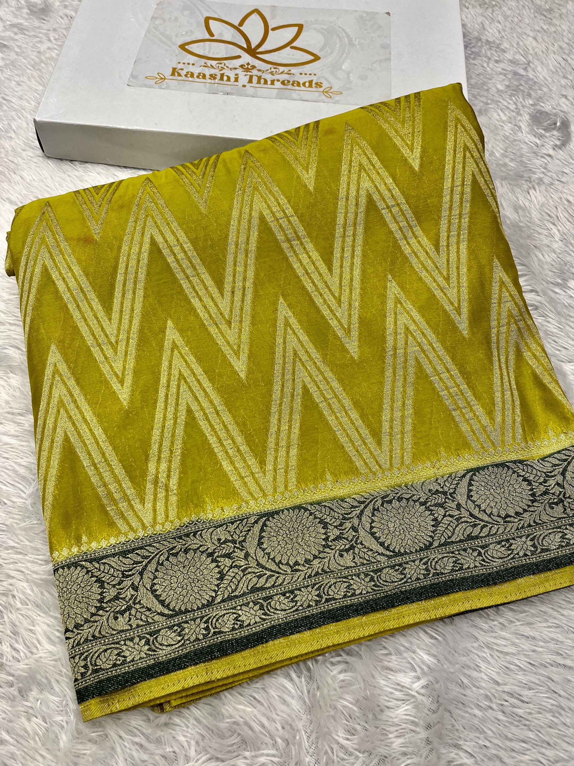 Chinon Silk Zig Zag Design Lemon with Green Color Saree CN09