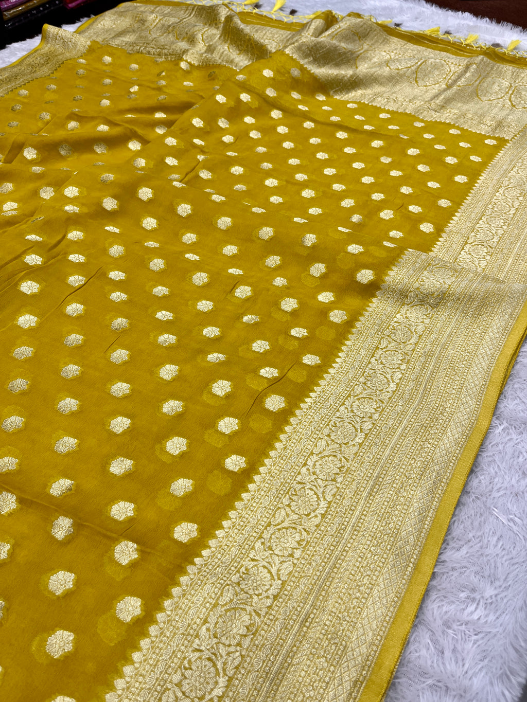 Banarsi Pure Natural Georgette Little flower Buti  Design VSG07