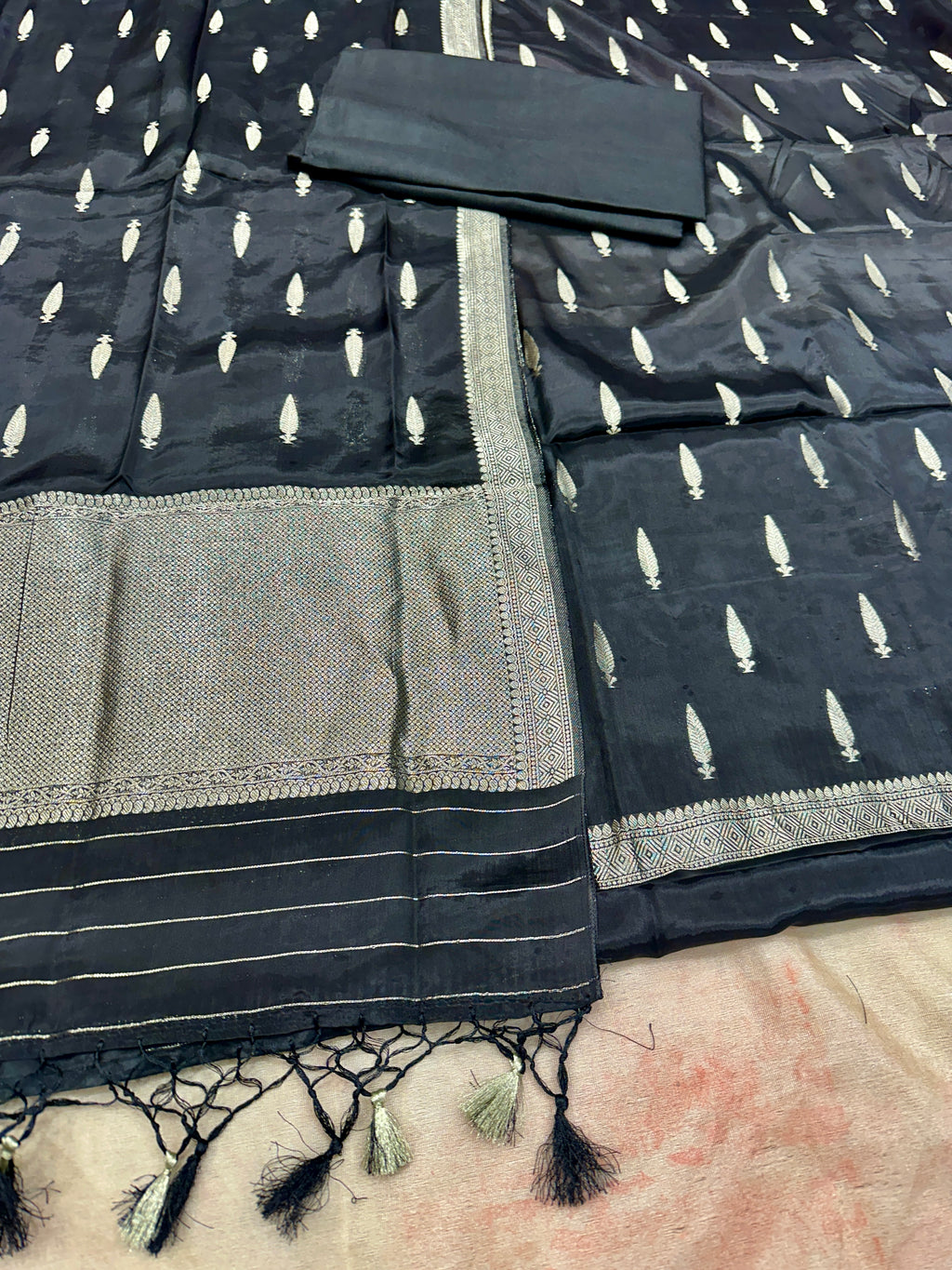 ✨ Banarasi Jacquard Gap Buti HO Silk 3-Piece Unstitched Dress Material MSS19