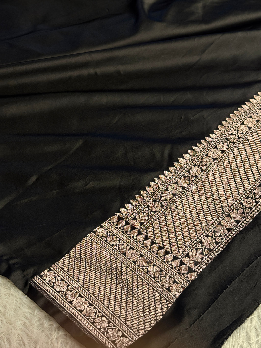 Authentic Banarasi Black Mashru Kataan Silk Saree with Meenakari Buta Weaving & Rich Zari Pallu – MKS705