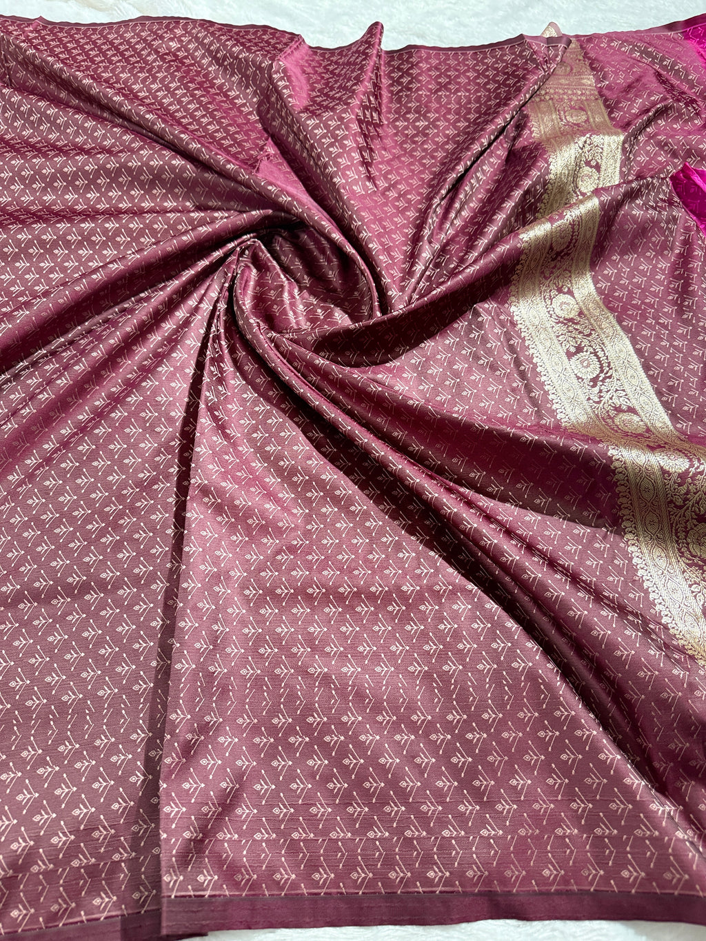 Wine & Strawberry Rangkaat Banarasi Mashru Silk Saree with Jacquard Woven Jaal Pattern MKS033