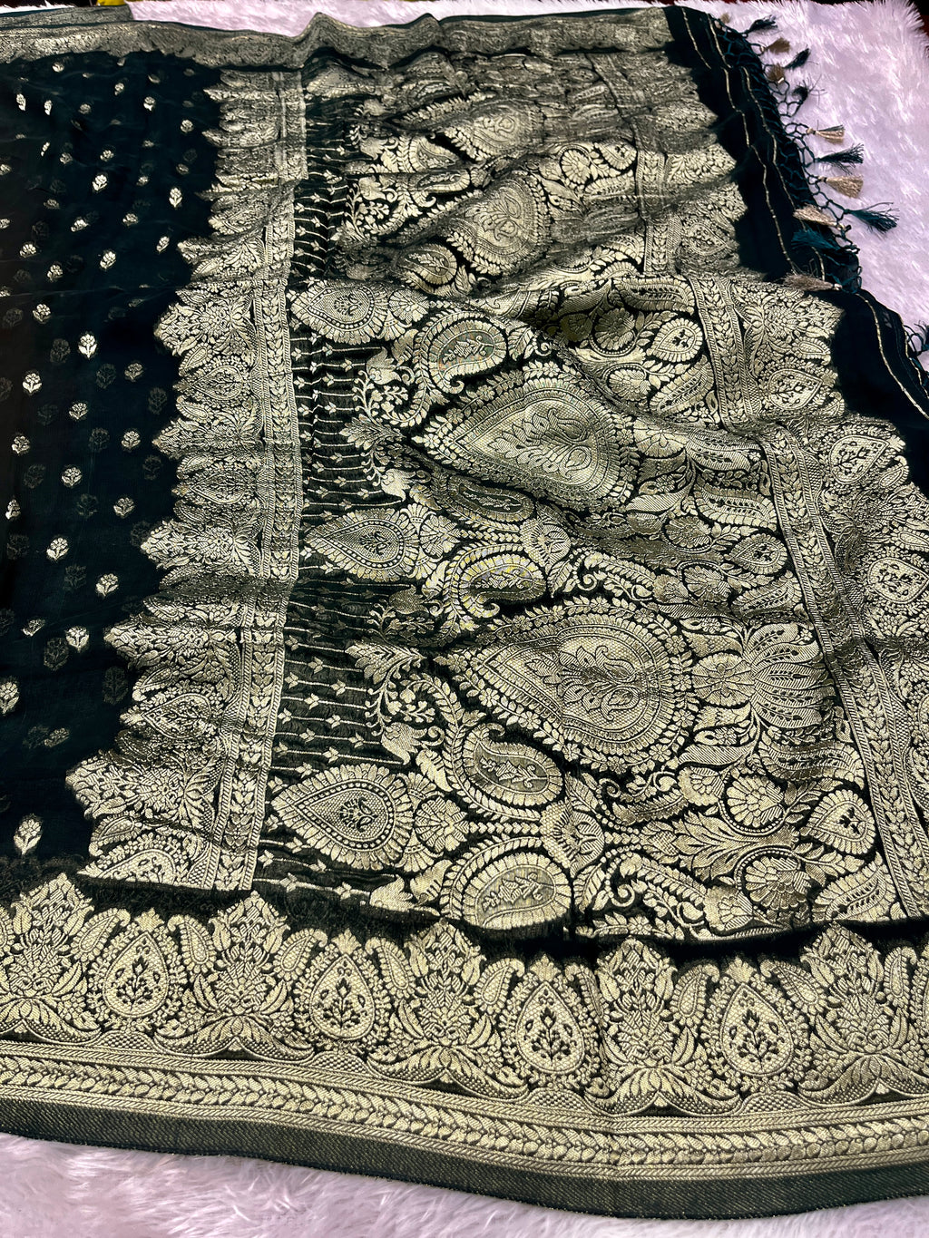 Banarsi Pure Natural Georgette Traditional Buta Design VSG04