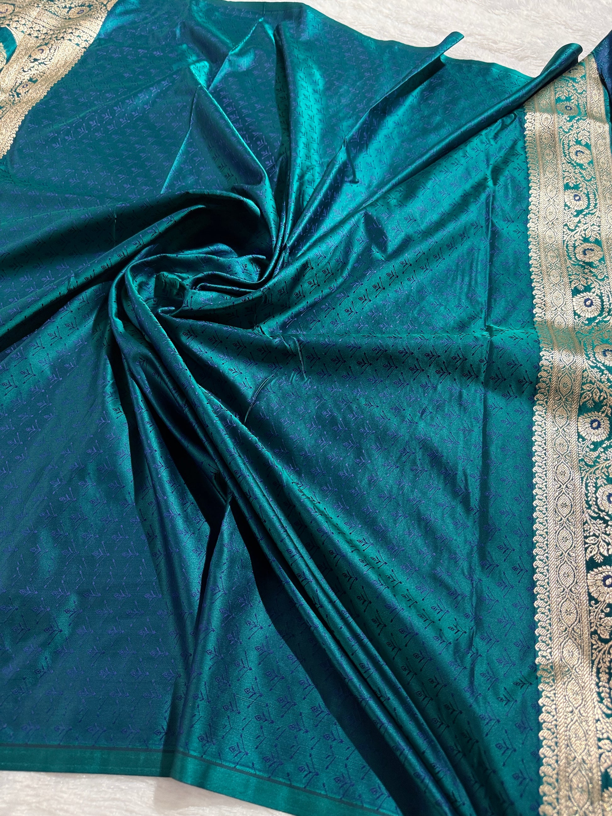 Rama Green Rangkaat Banarasi Mashru Silk Saree with Jacquard Woven Jaal Pattern MKS033