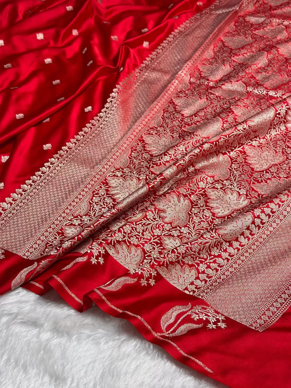 Mashru Kataan Silk Saree with Raw Mango Buta Woven Pattern & Rich Zari Pallu – MKS414