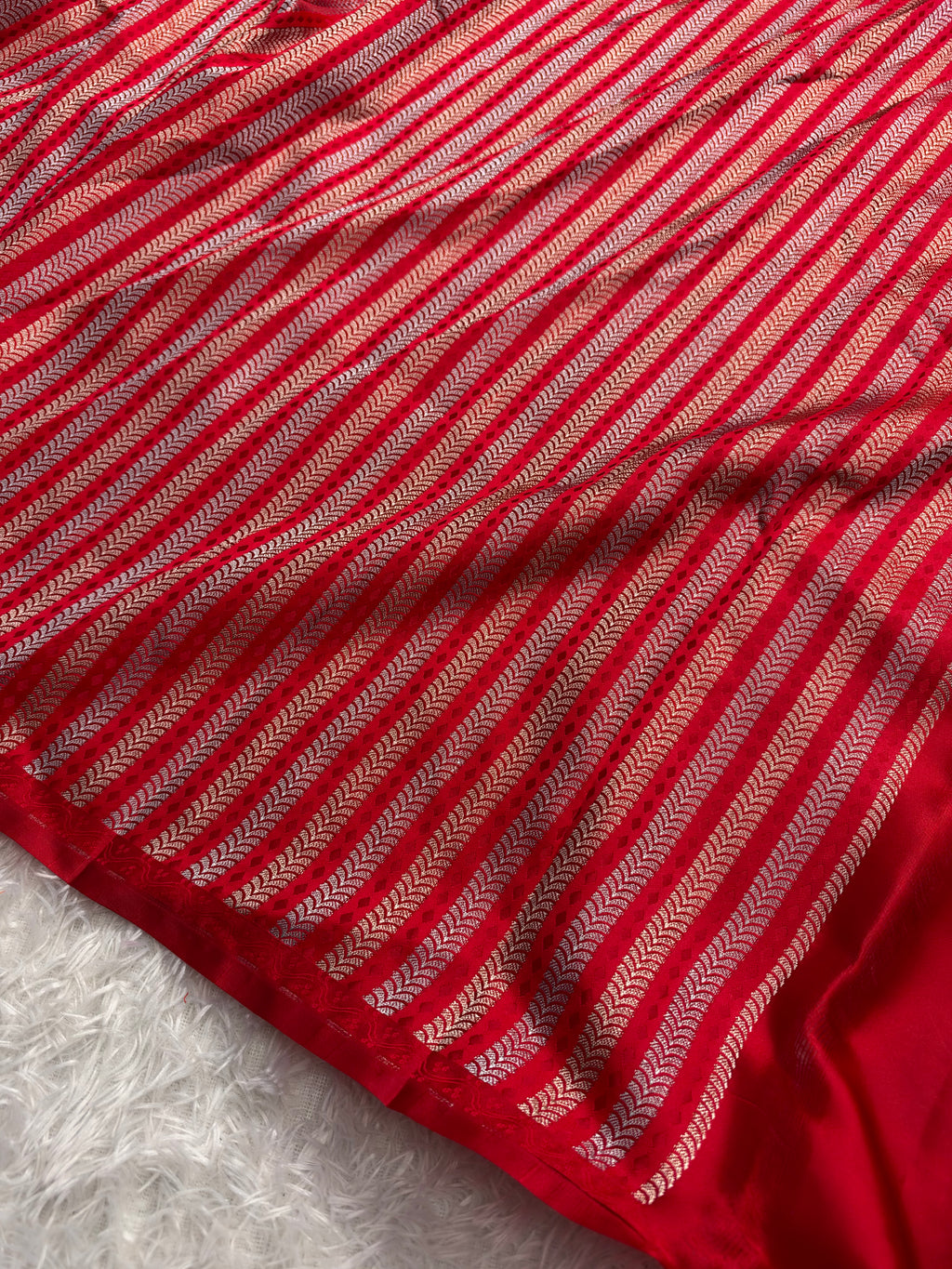 MKS865 – Premium Banarasi Mashru Kataan Silk Saree with Meenakari Zari Buta Design & Rich Zari Pallu