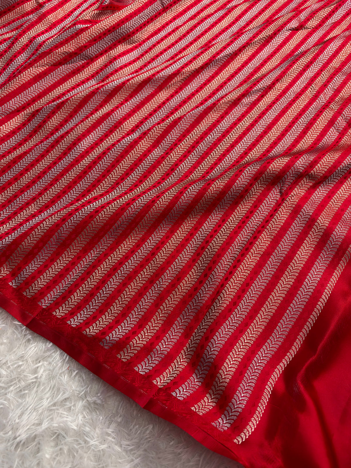 MKS865 – Premium Banarasi Mashru Kataan Silk Saree with Meenakari Zari Buta Design & Rich Zari Pallu