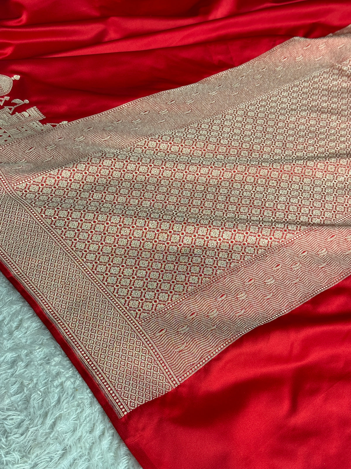 Red Ghat Silk Saree with Rich Zari Woven Pallu & Zari Border – MKS817