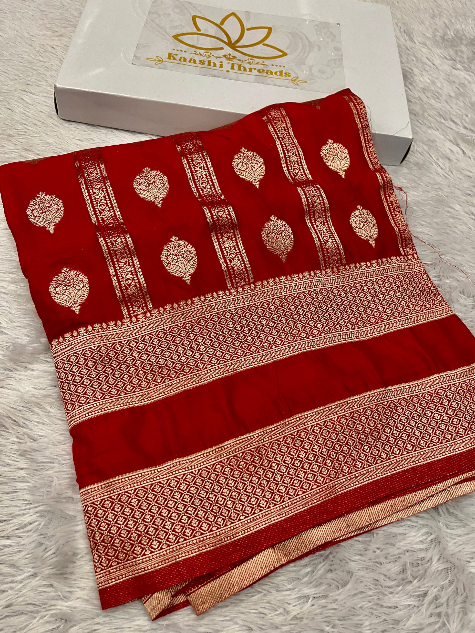 Chinon Silk Horizontal Buta Design Red Color Saree CN09