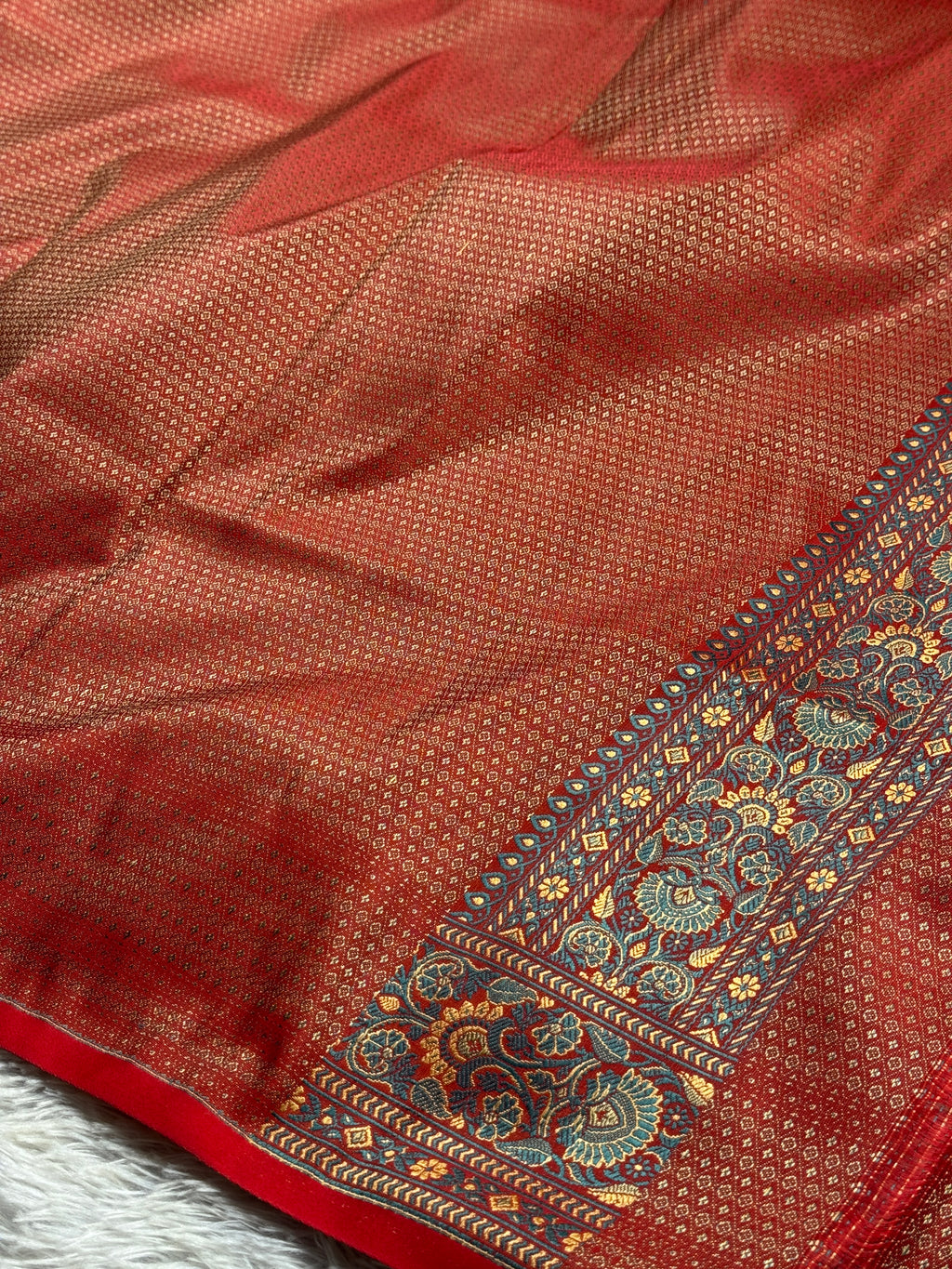 Cream & Red Jamwaar Woven Banarasi Mashru Silk Saree with Traditional Thread Work JMW11