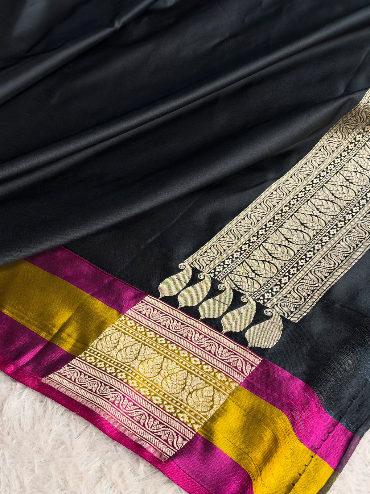 Black Mashru Silk Tanchoi Woven Saree with Multicolour Zari Border & Rich Zari Pallu | MKS851