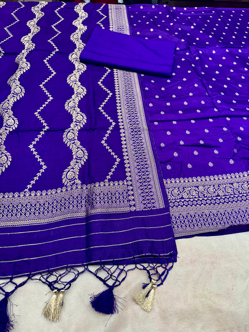 ✨ Banarasi Jacquard Gap Buti HO Silk 3-Piece Unstitched Dress Material MSS18