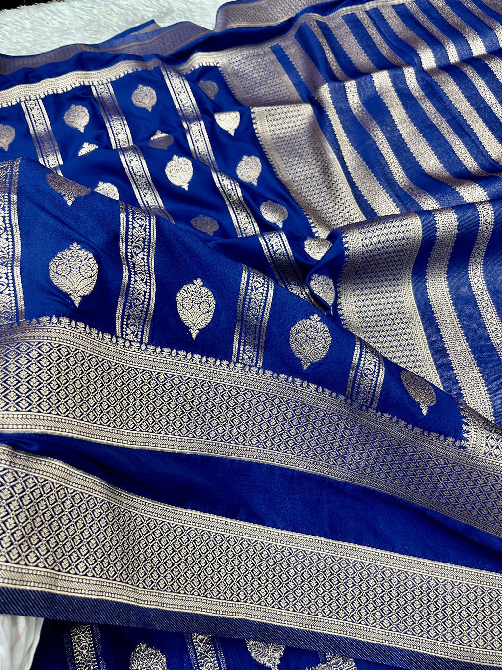 Chinon Silk Horizontal Buta Design Navy Blue Color Saree CN09