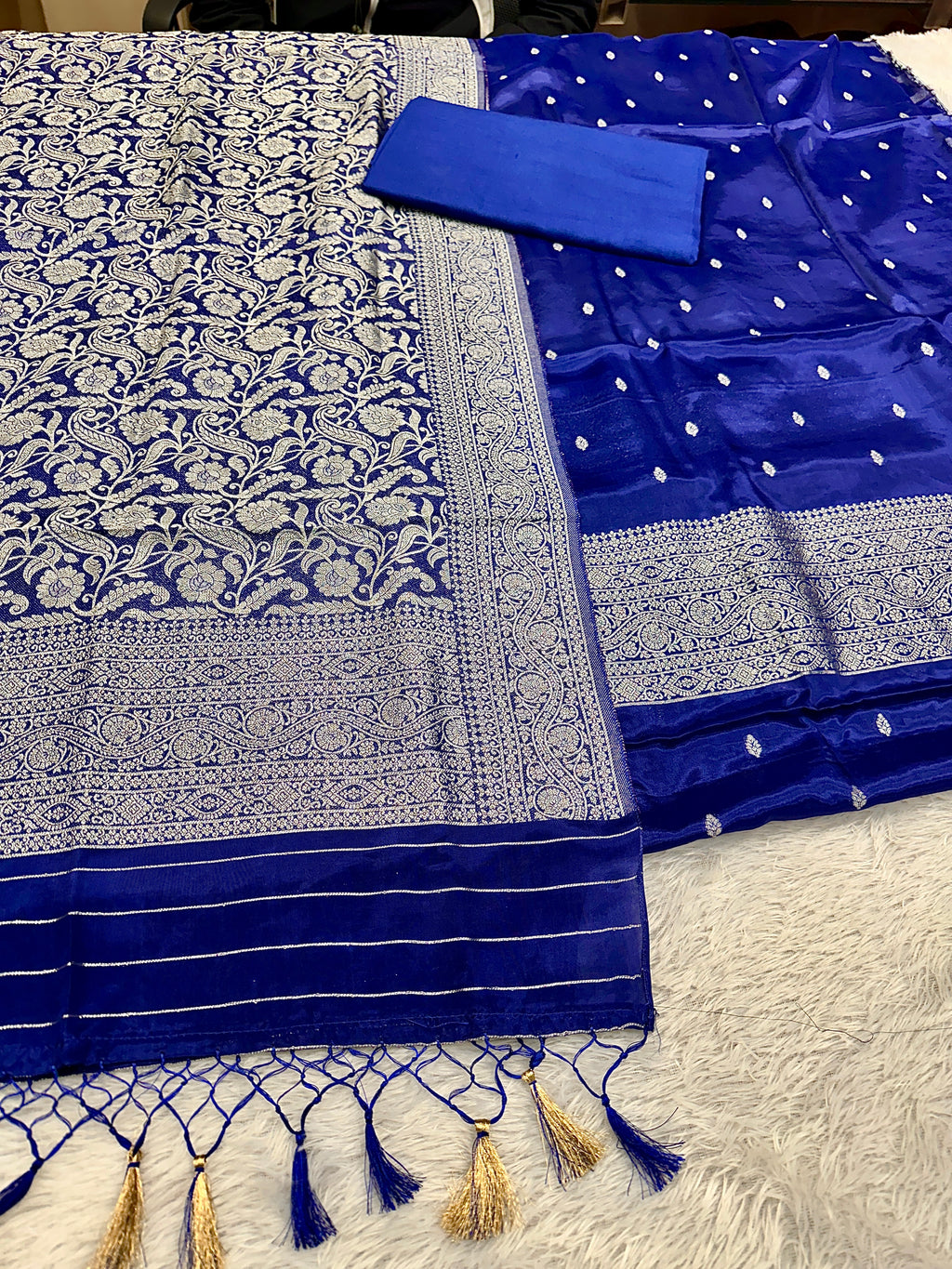 ✨ Banarasi Jacquard Gap Buti HO Silk 3-Piece Unstitched Dress Material MSS14