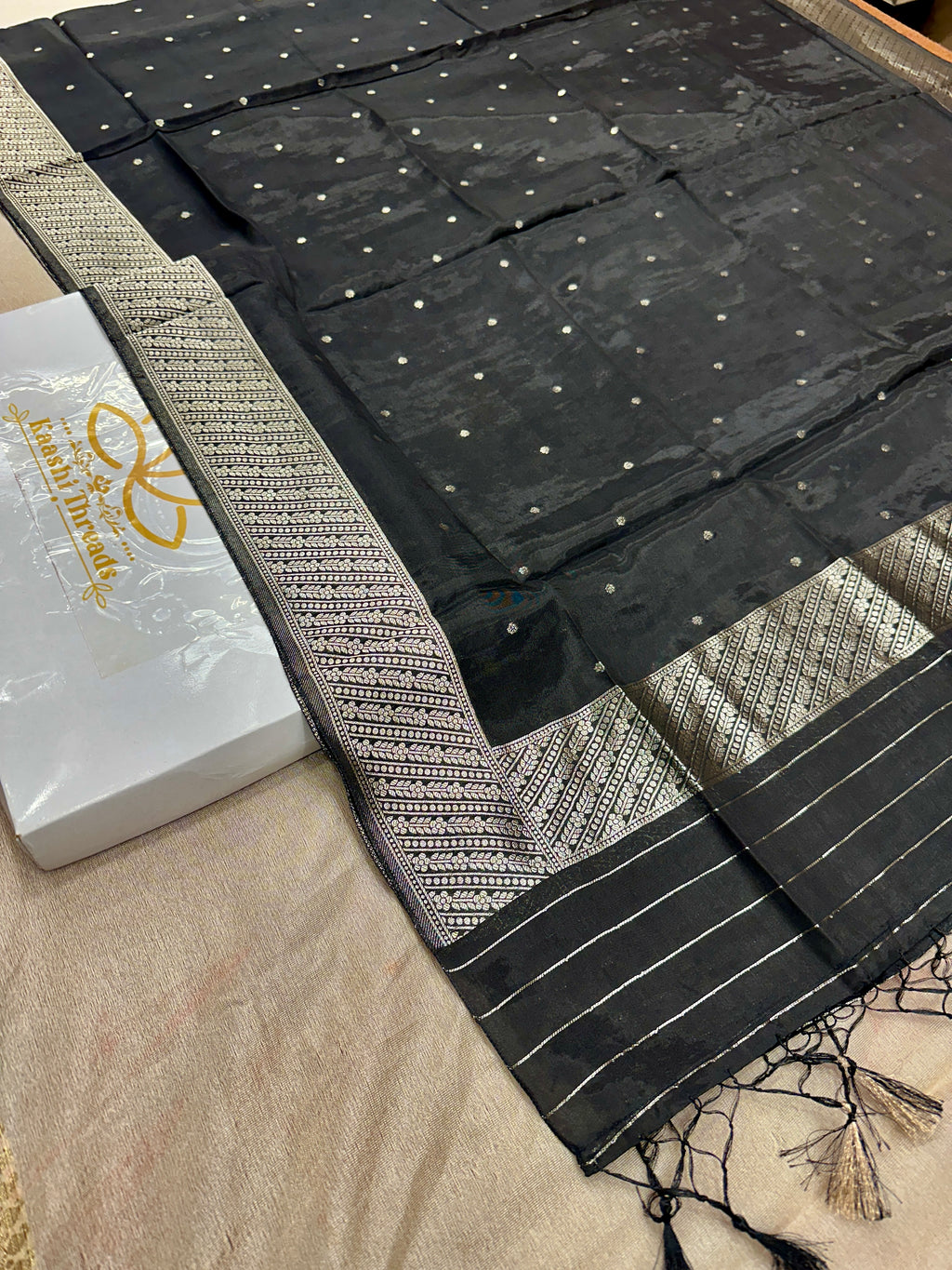 ✨ Banarasi Jacquard Gap Buti HO Silk 3-Piece Unstitched Dress Material MSS22