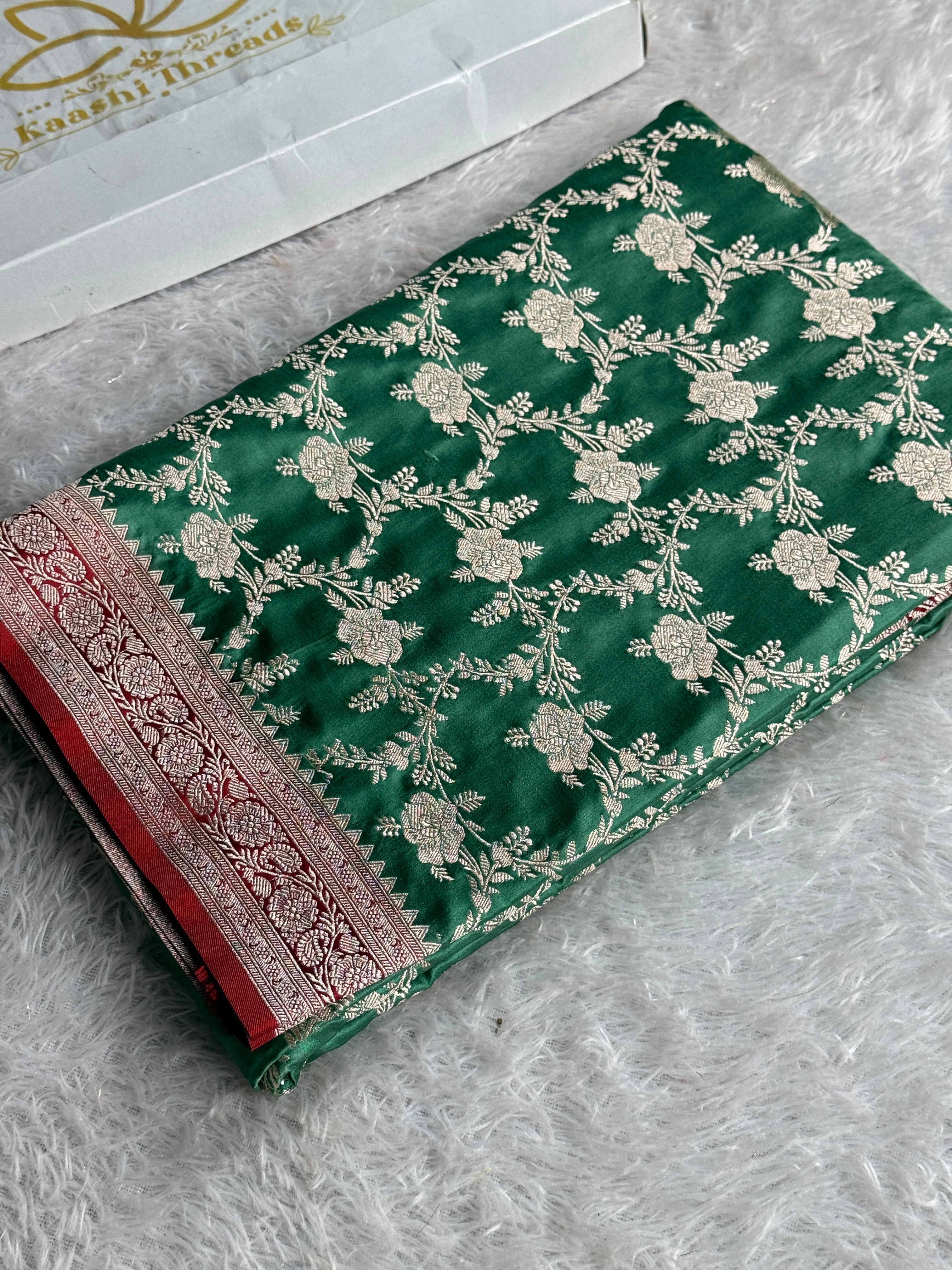 Premium Mashru Silk Contrast Saree with Jaal Woven Design & Rich Zari Pallu – Festive Wear | MKS627