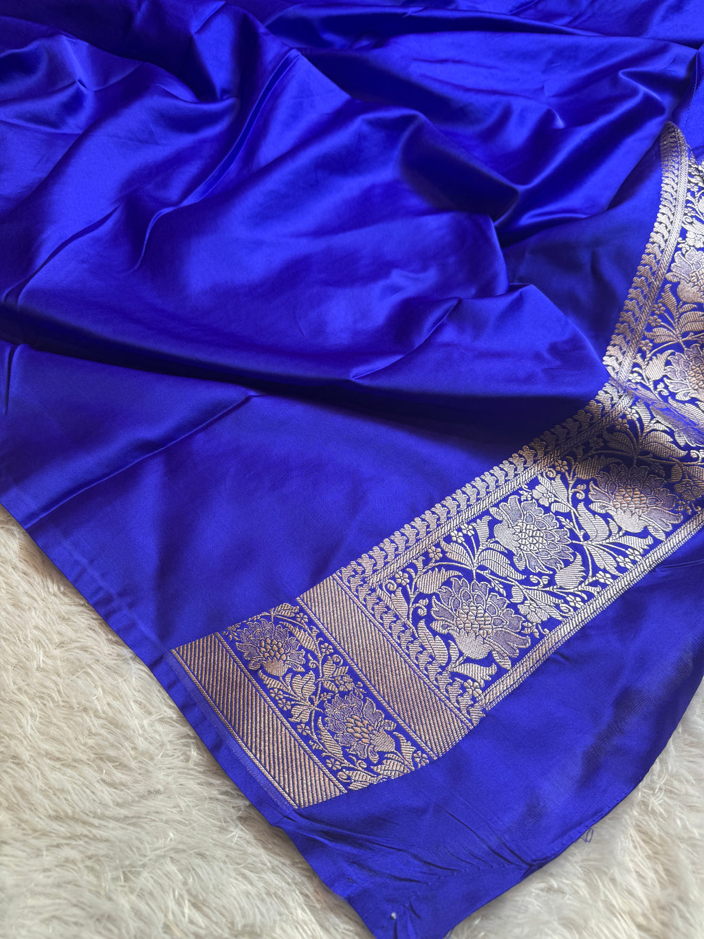 Royal Blue Color Saree in Flower Woven Pattern MKS081