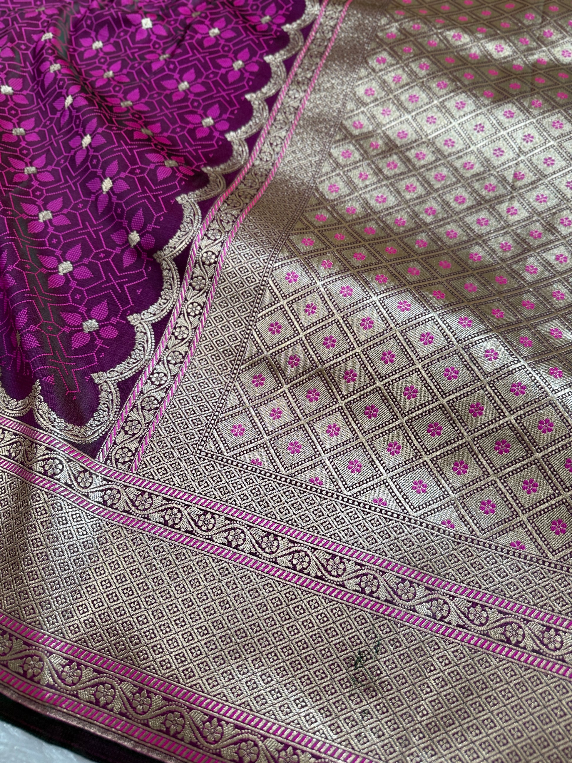 💠 Premium Product Title
Magenta Banarasi Mashru Silk Saree with Tanchoi Meena Woven Pattern & Fancy Jacquard Border MKS106