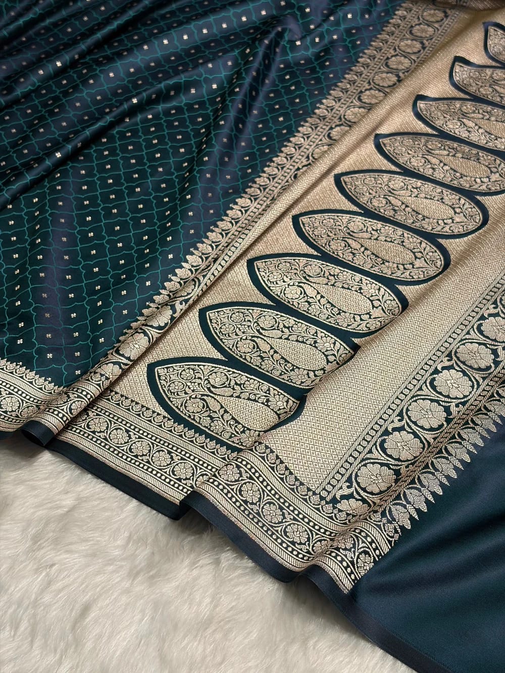 ✨ Mashru Kataan Silk Saree with Tanchoi Woven Pattern, Zari Border & Rich Zari Pallu MKS416