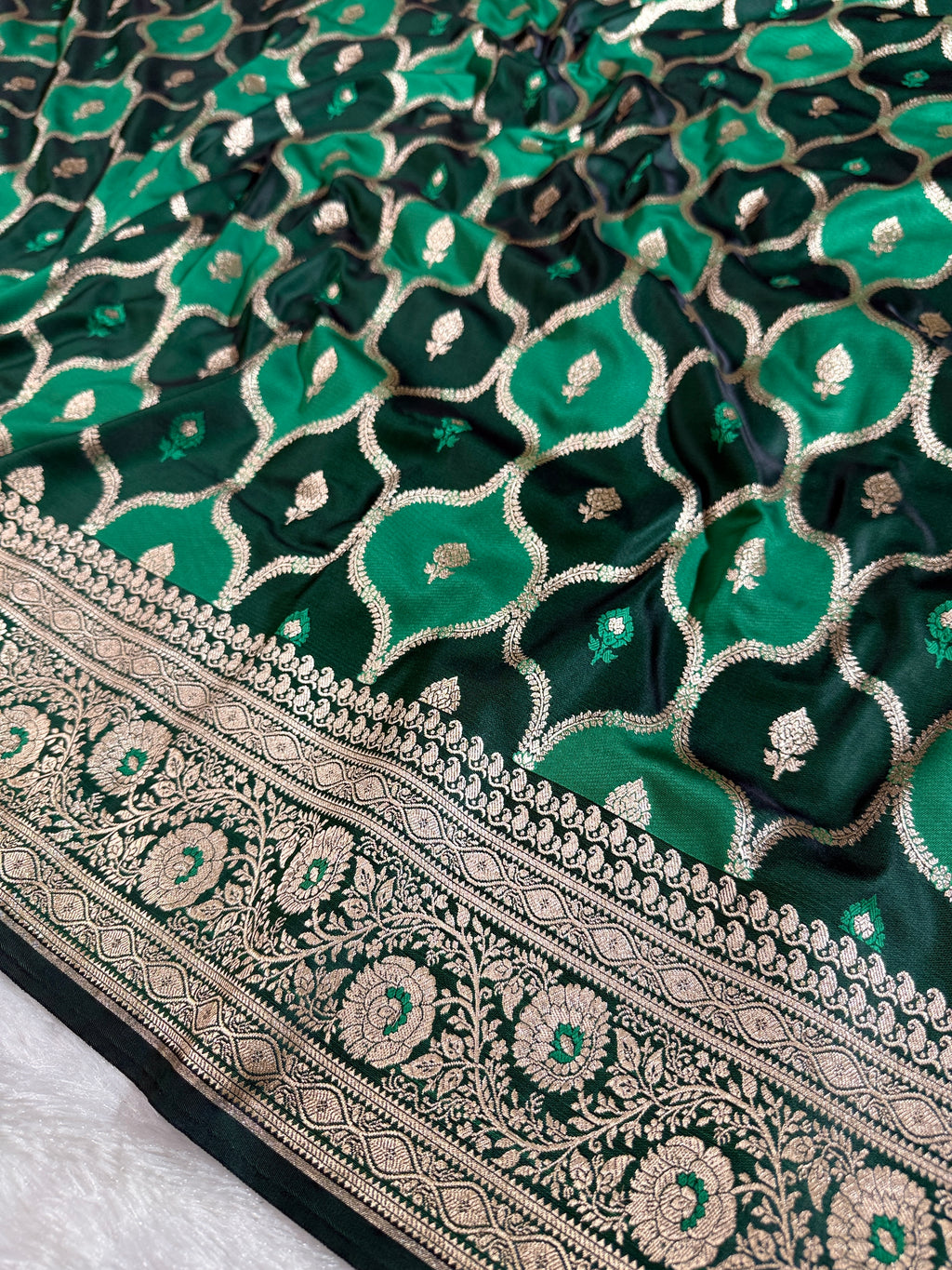 Green & Black Rangkaat Banarasi Mashru Silk Saree with Jacquard Woven Jaal Pattern MKS033