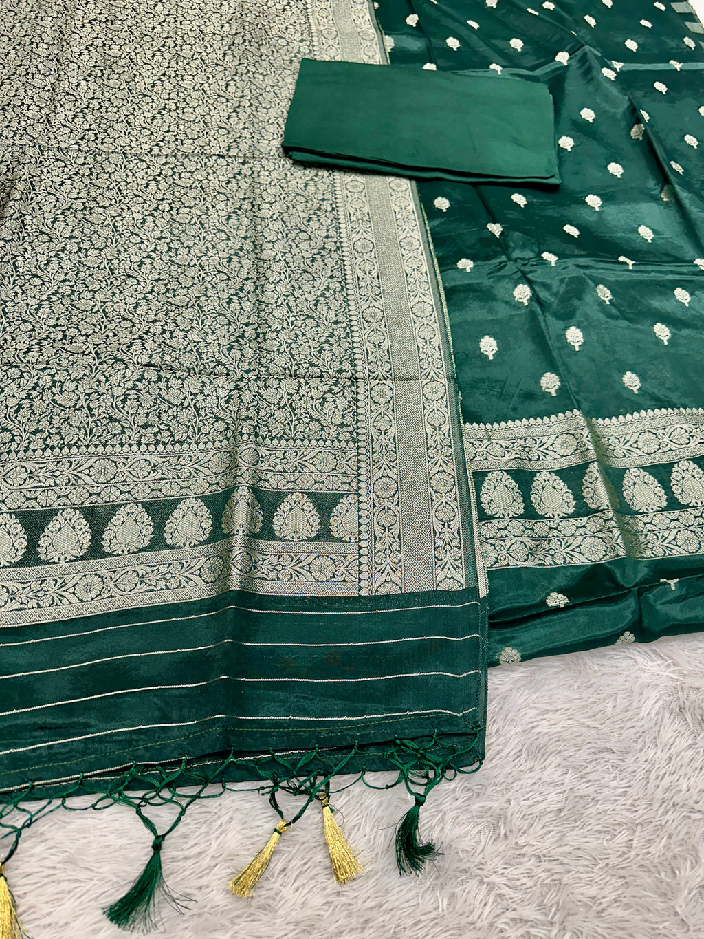 ✨ Banarasi Jacquard Gap Buti HO Silk 3-Piece Unstitched Dress Material MSS15