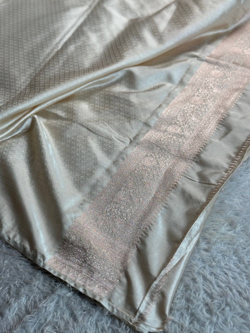 Elegant Maroon Mashru Kataan Silk Saree with Cream Contrast Zari Border – MKS632