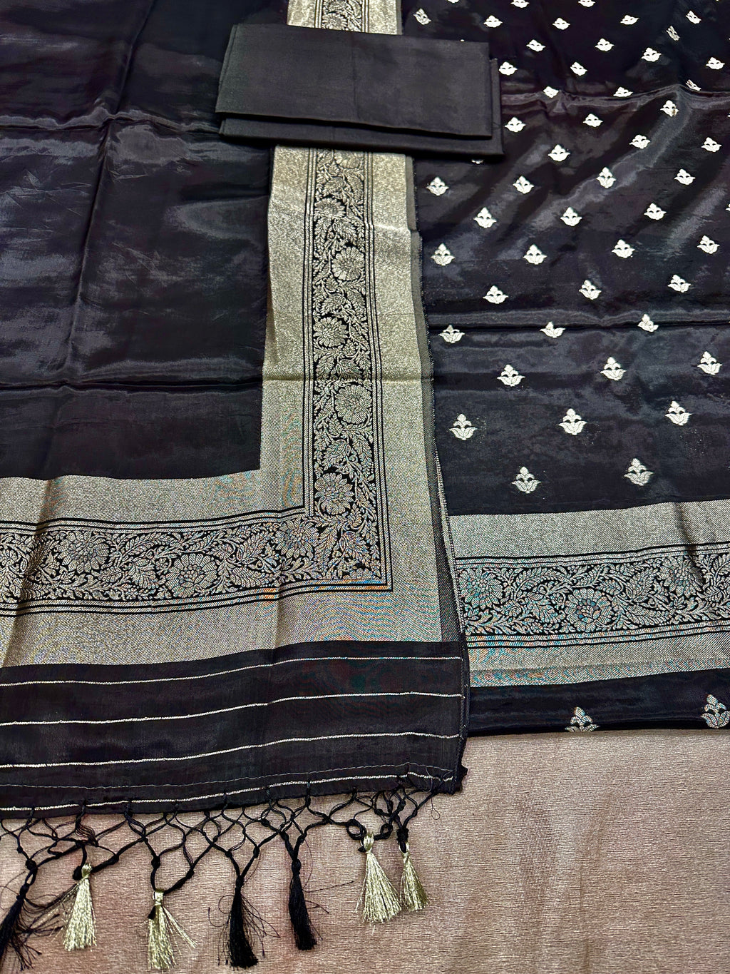 ✨ Banarasi Jacquard Gap Buti HO Silk 3-Piece Unstitched Dress Material MSS24