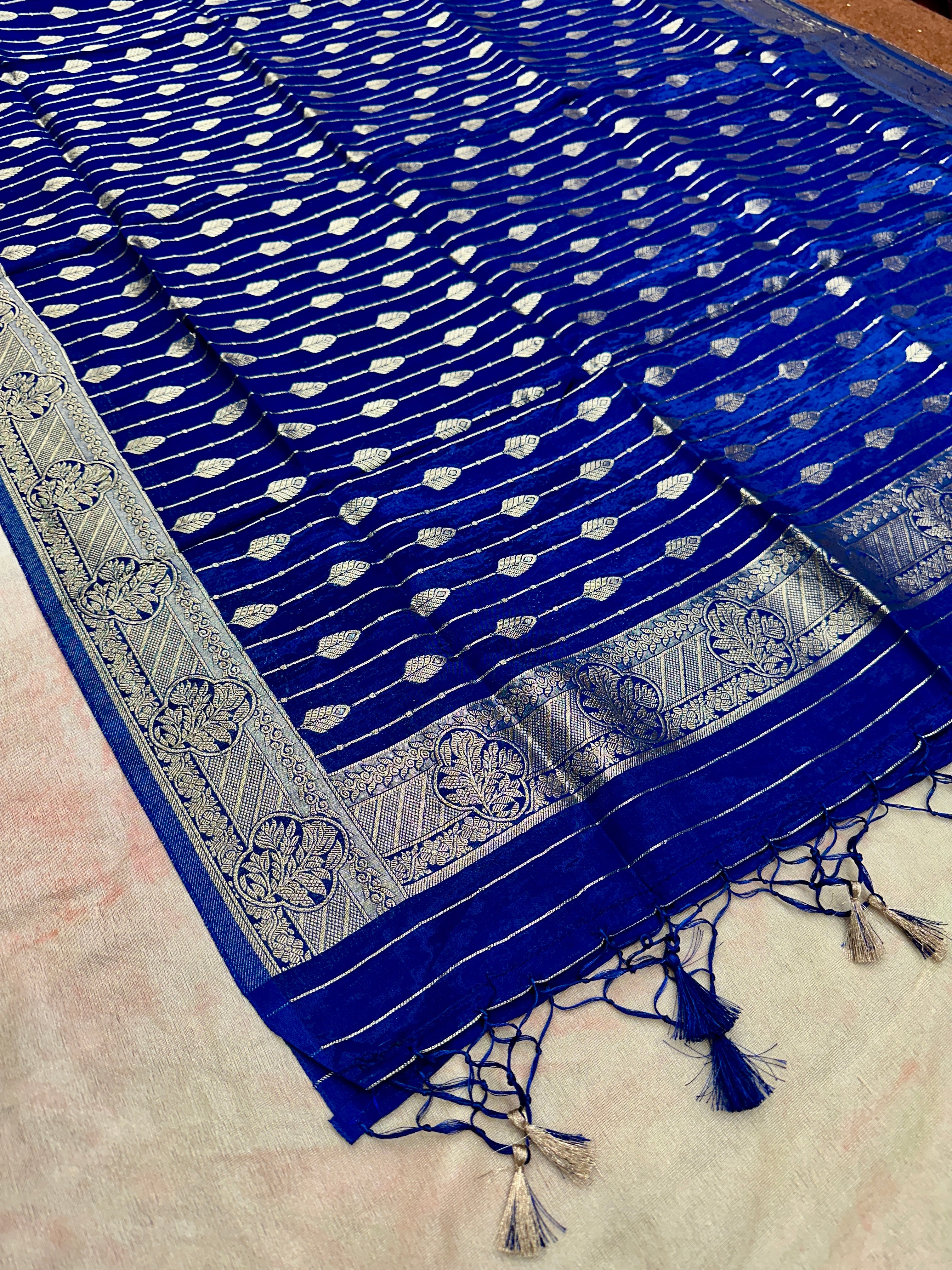 ✨ Banarasi Jacquard Gap Buti HO Silk 3-Piece Unstitched Dress Material MSS21