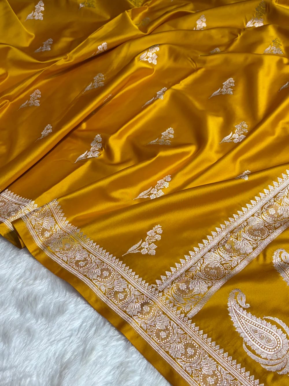 Banarasi Mashru Kataan Silk Saree Featuring Kyari Buta Woven Design with Rich Zari Pallu – MKS413