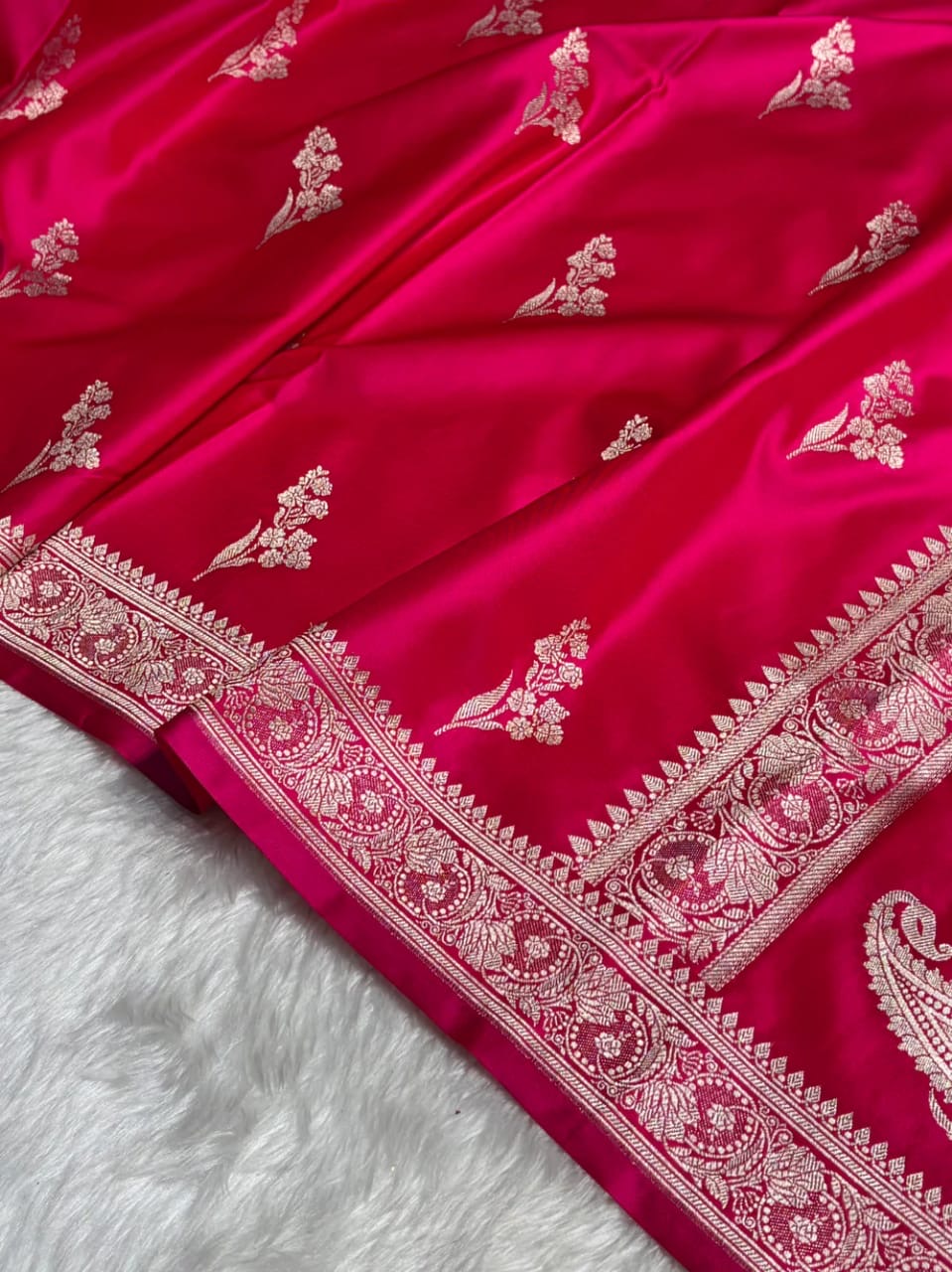 Banarasi Mashru Kataan Silk Saree Featuring Kyari Buta Woven Design with Rich Zari Pallu – MKS413