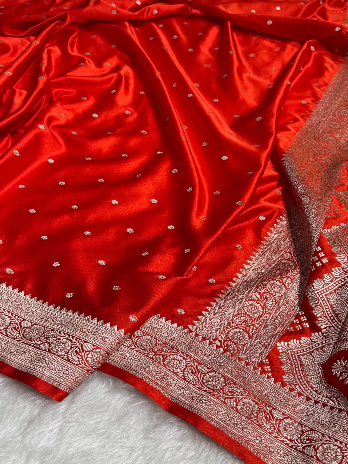 Premium Mashru Kataan Silk Saree with Star Buti Motifs and Luxurious Zari Pallu – MKS410