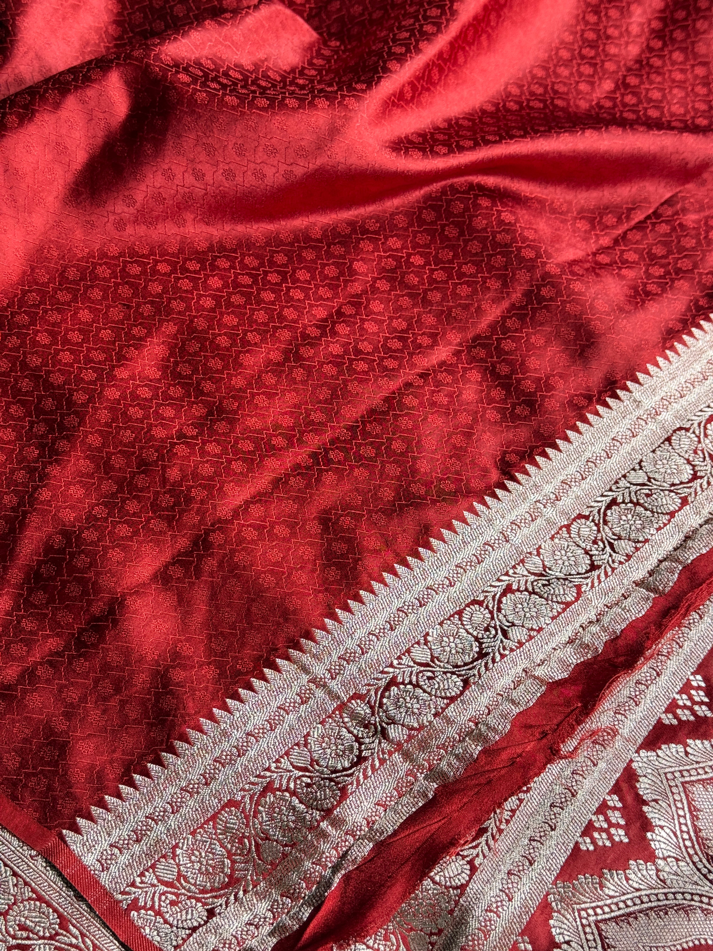 Premium Mashru Silk Contrast Saree with Jaal Woven Design & Rich Zari Pallu – Festive Wear | MKS627