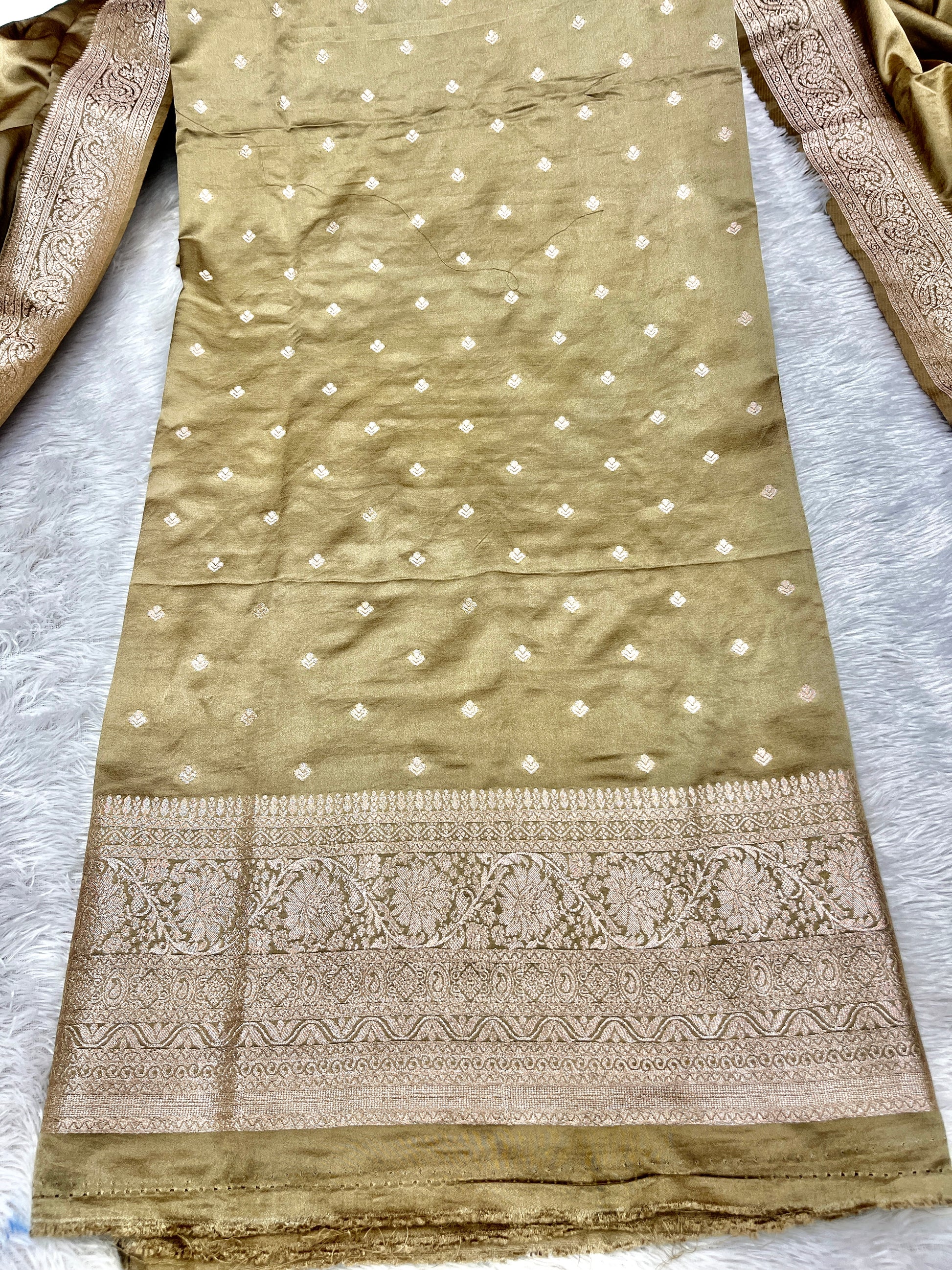 Mashru kataan Buti Suit MSS002