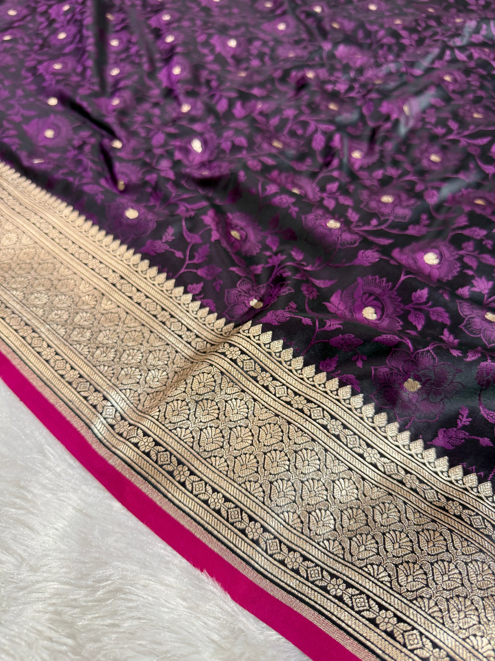 Wine Banarasi Mashru Silk Saree with Dual Tone Tanchoi Jacquard Woven Design MKS095