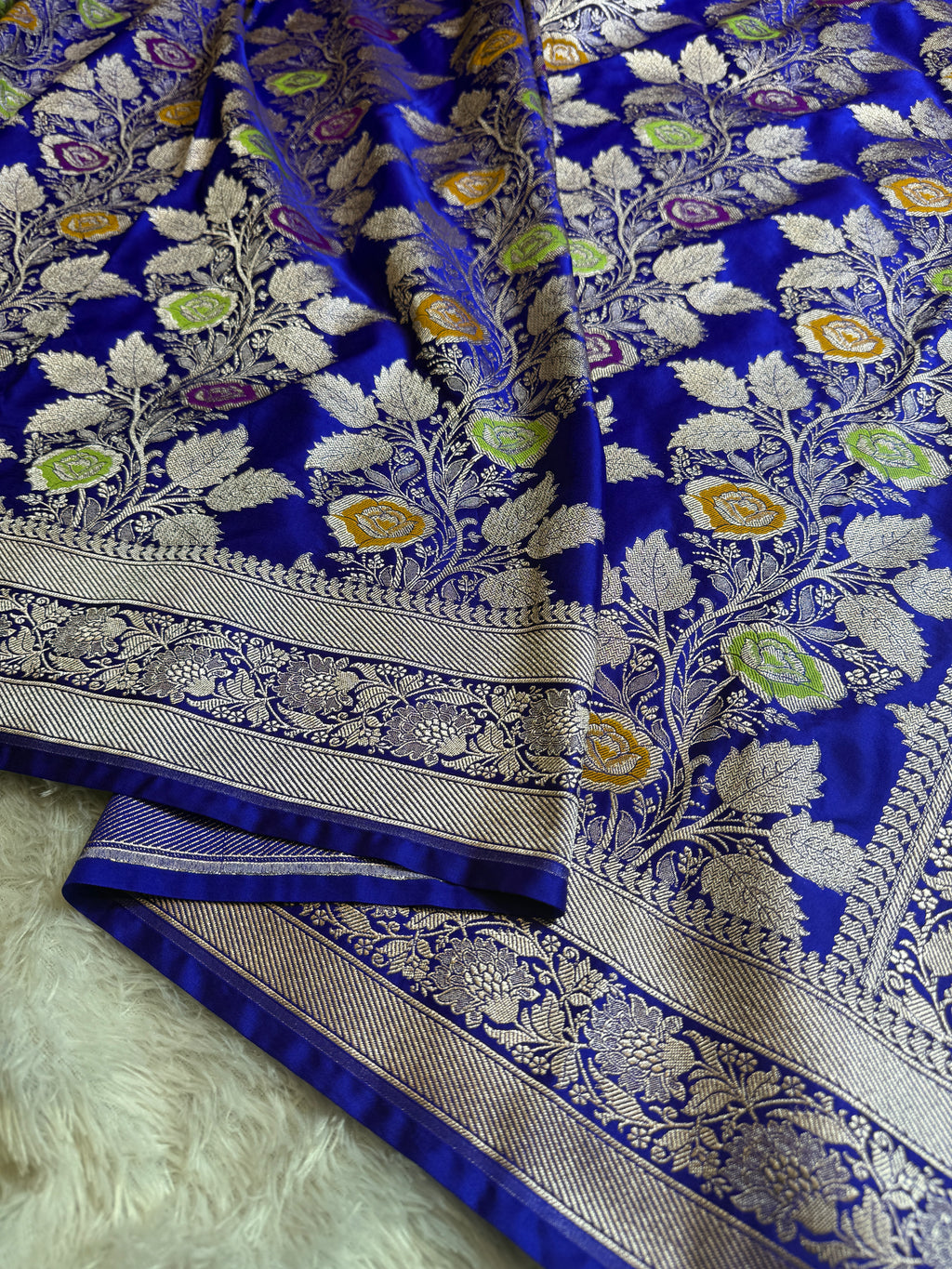 Royal Blue Color Saree in Flower Woven Pattern MKS081